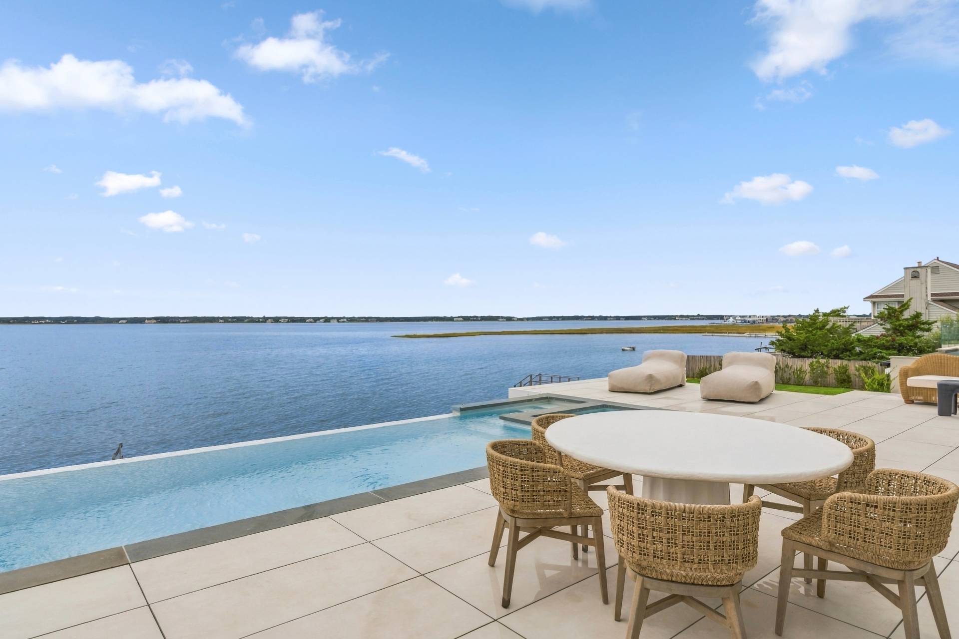 498 Dune Rd