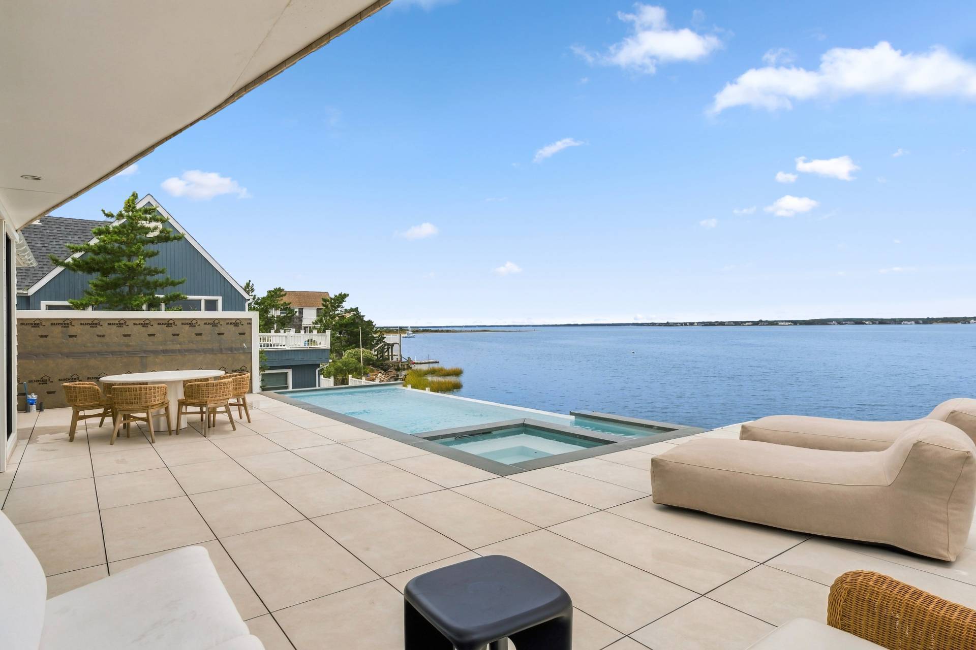 498 Dune Rd