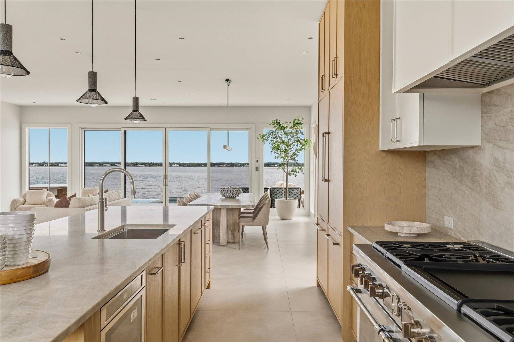 498 Dune Rd