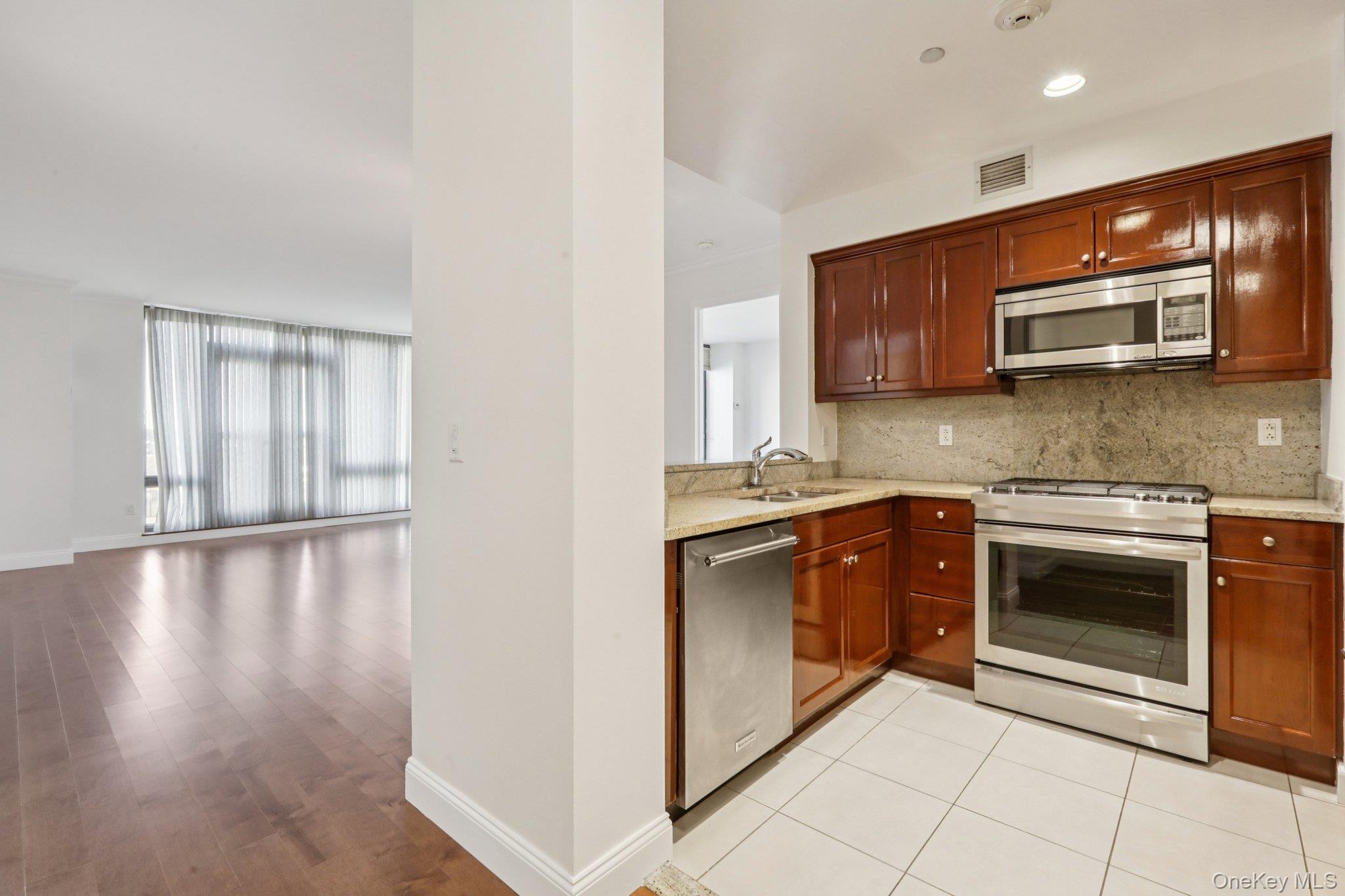 10 City Place Unit: 11G
