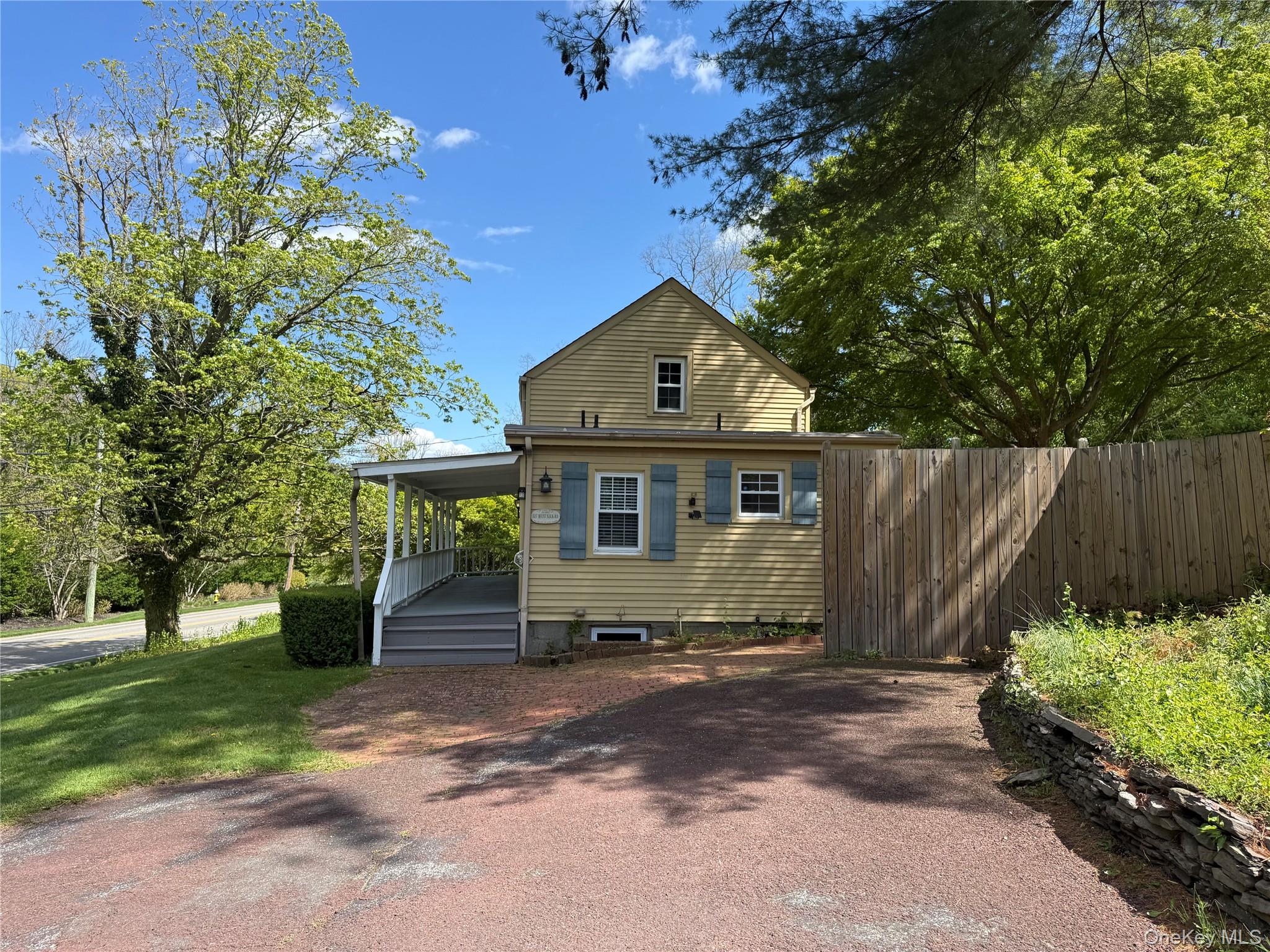 327 W Neck Road