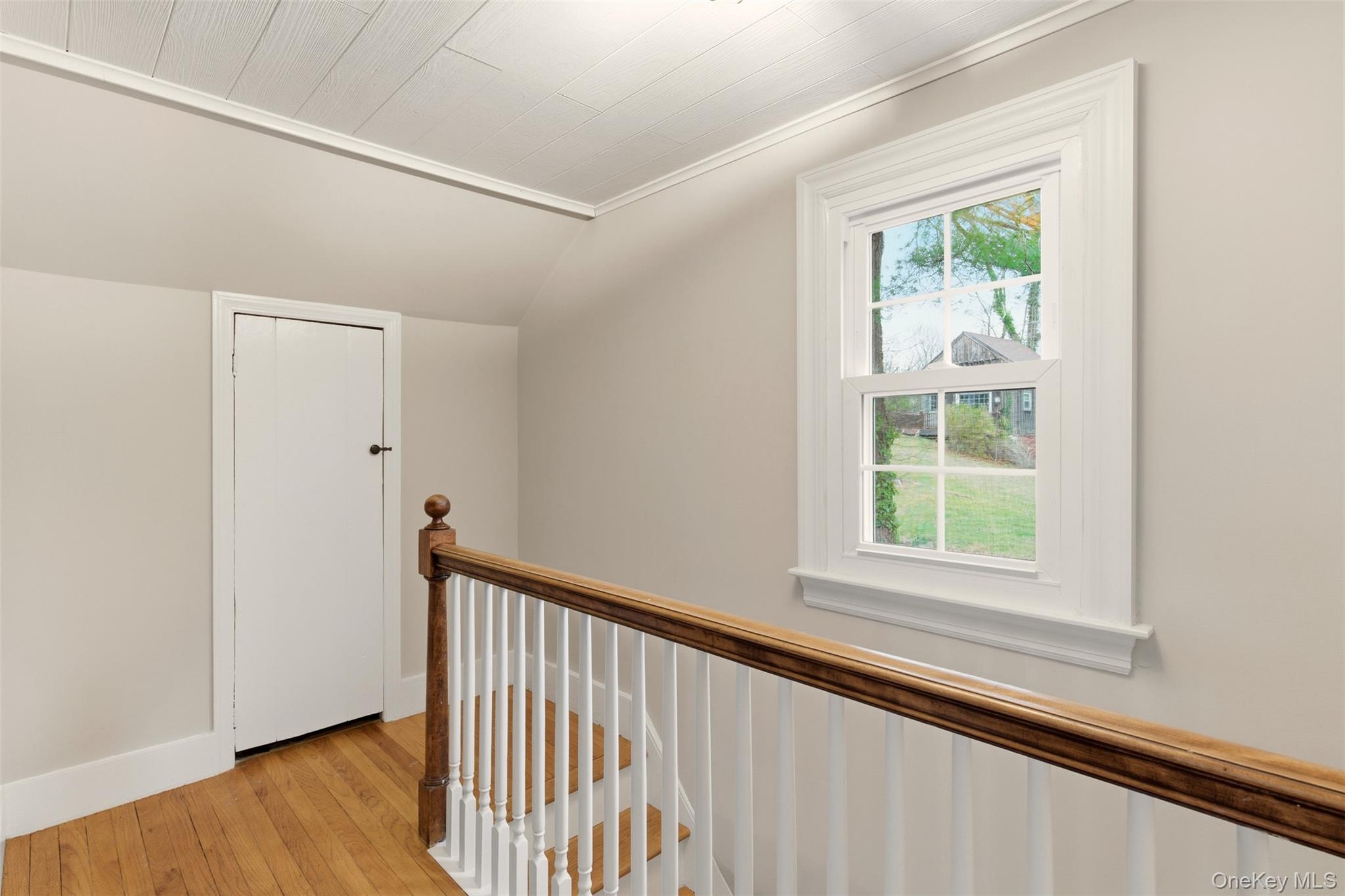 327 W Neck Road