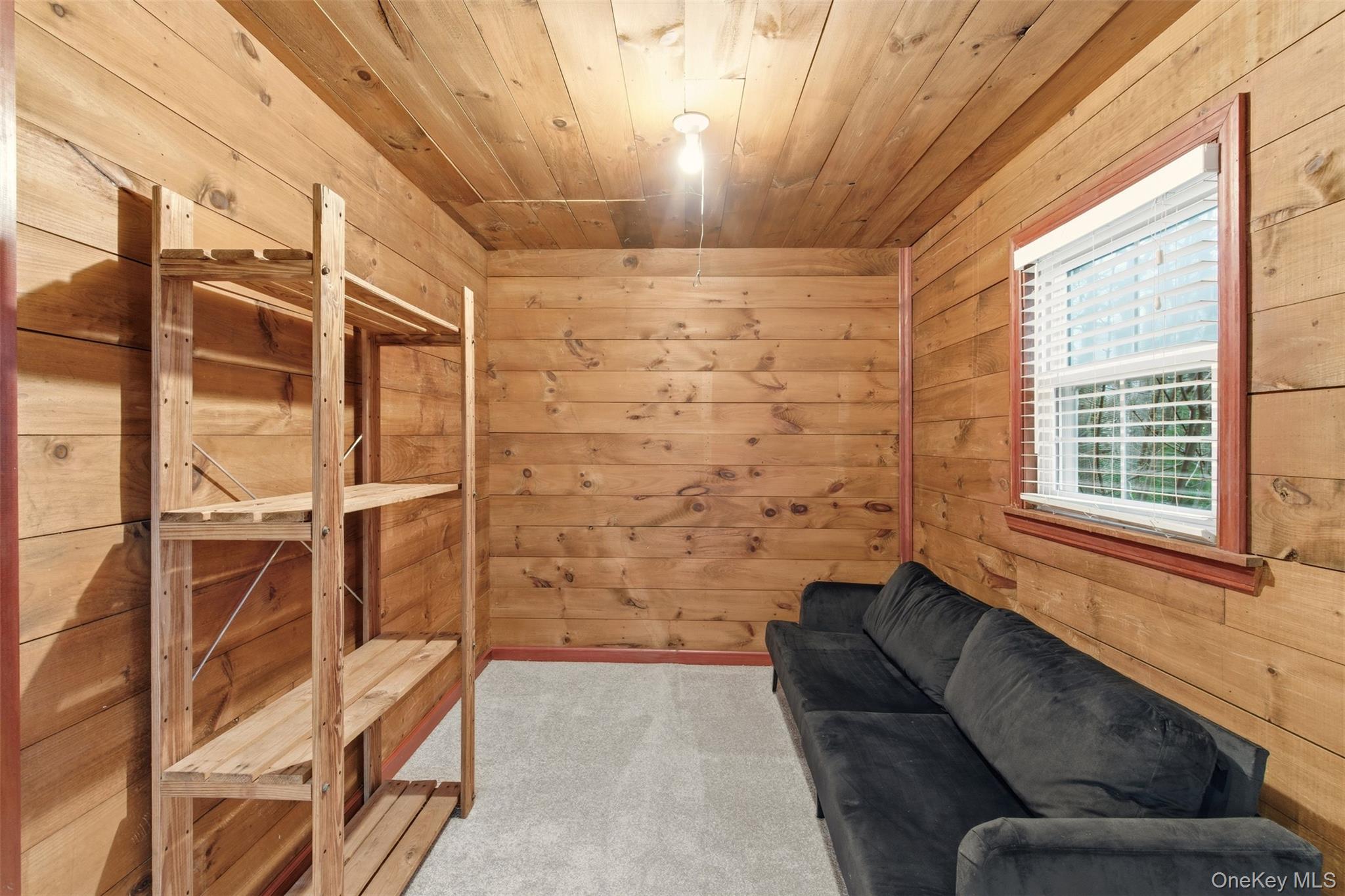 327 W Neck Road