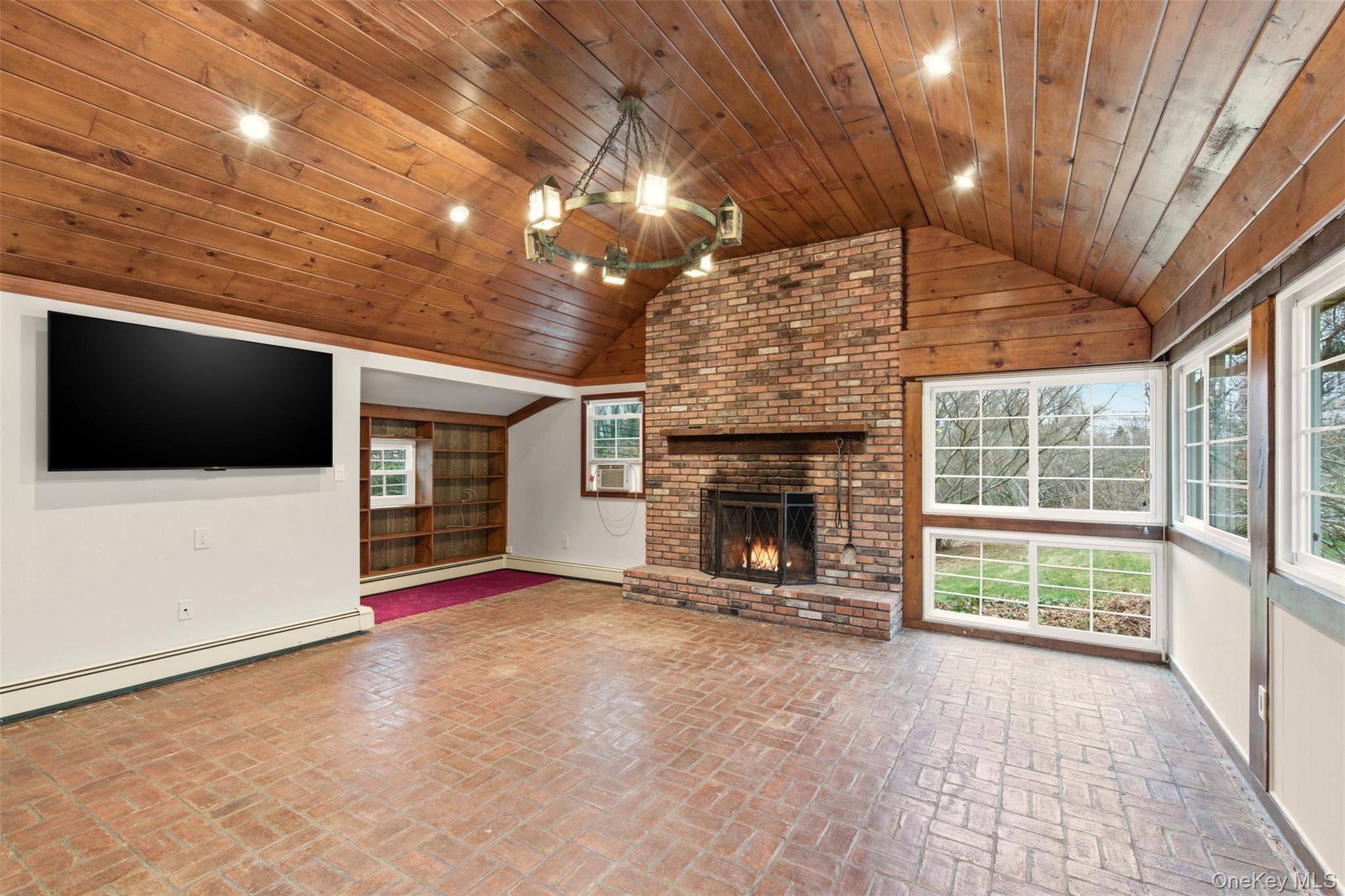 327 W Neck Road