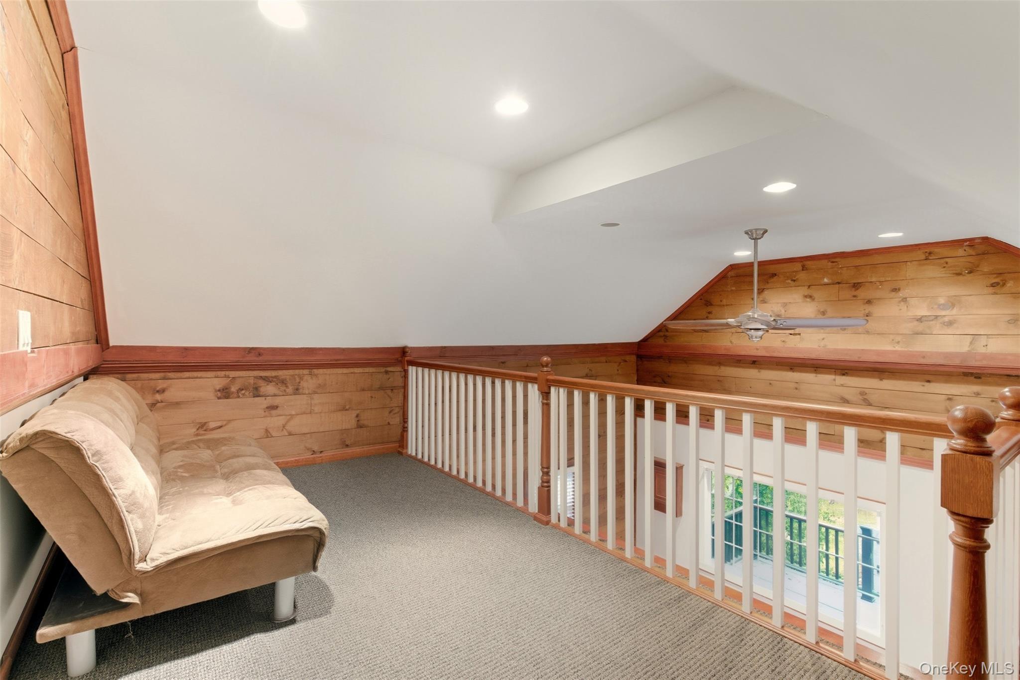 327 W Neck Road