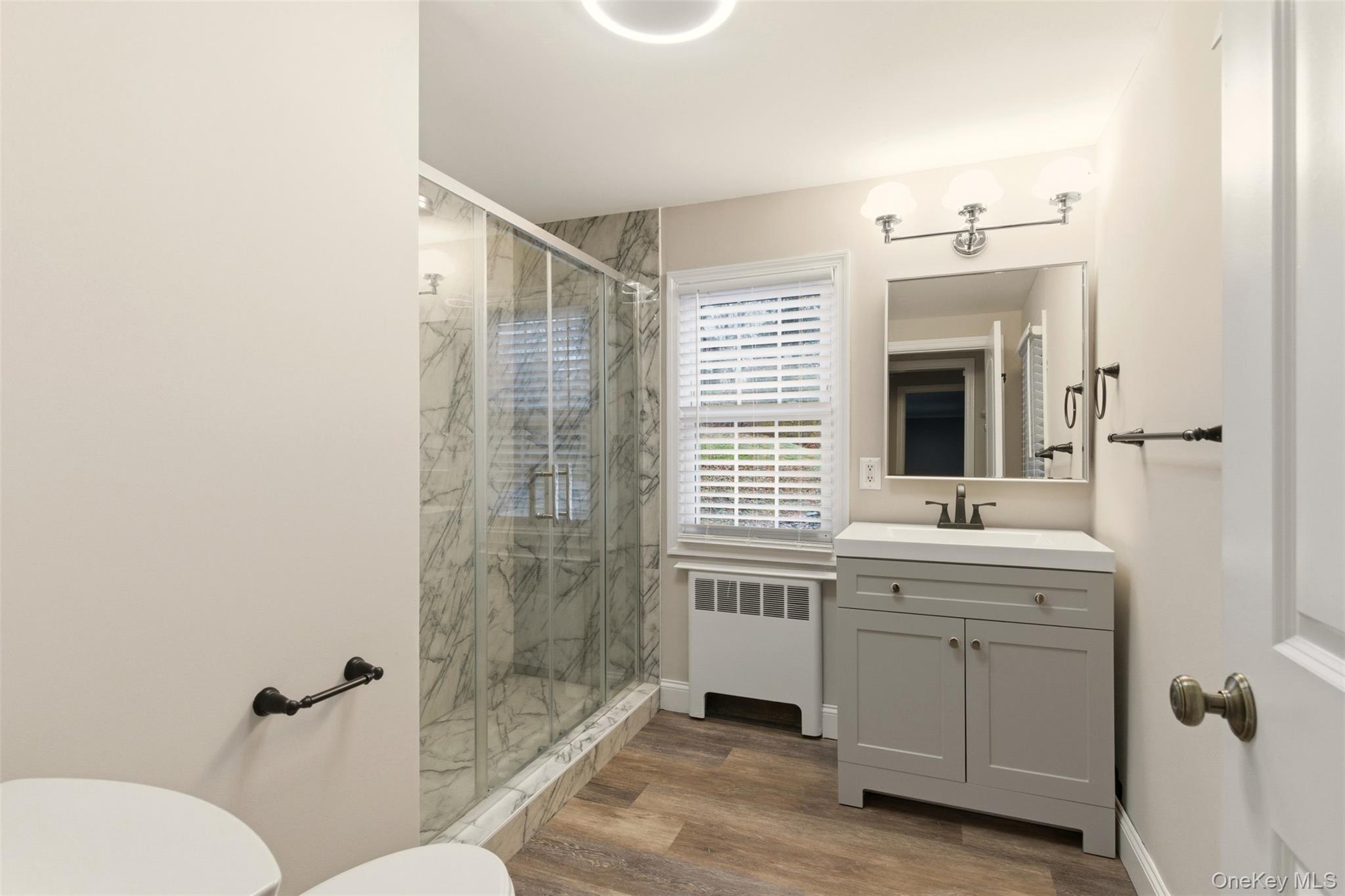 327 W Neck Road