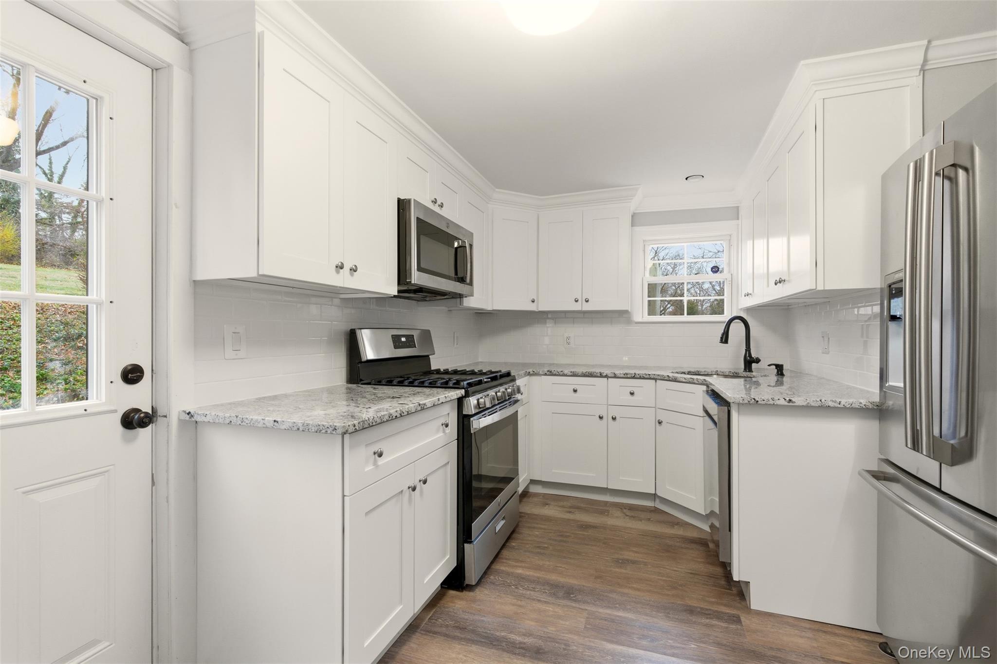 327 W Neck Road