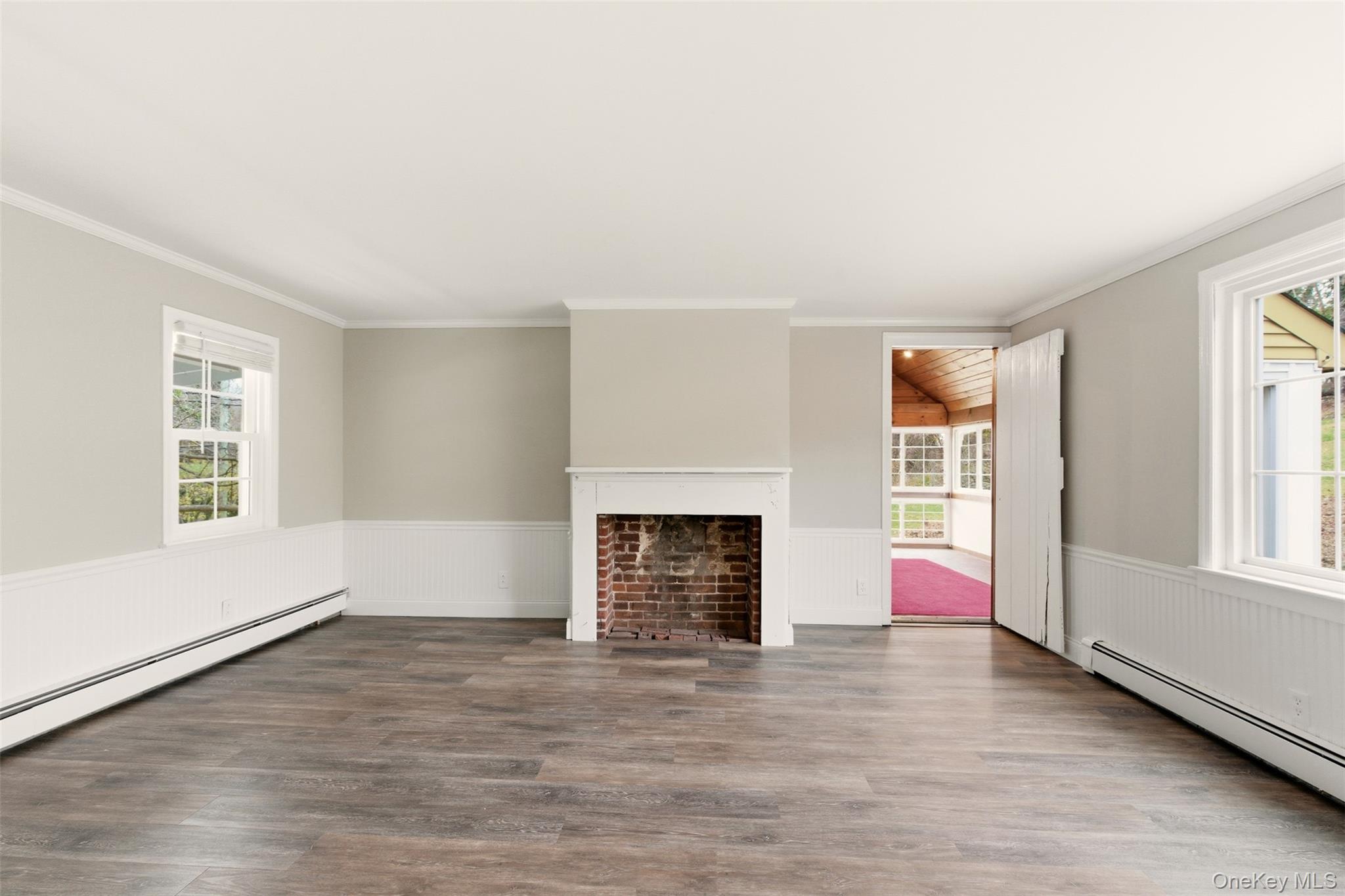 327 W Neck Road