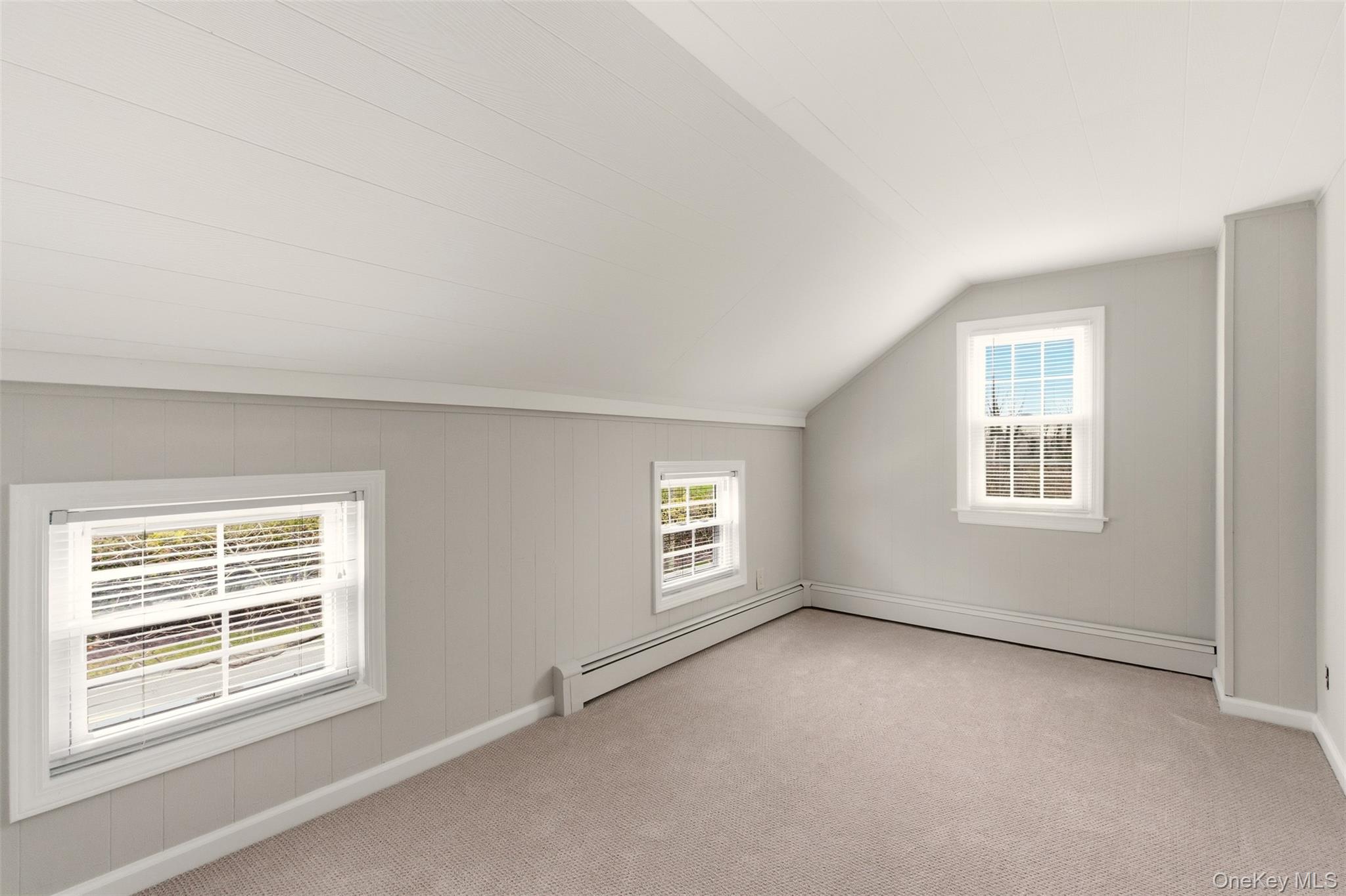 327 W Neck Road