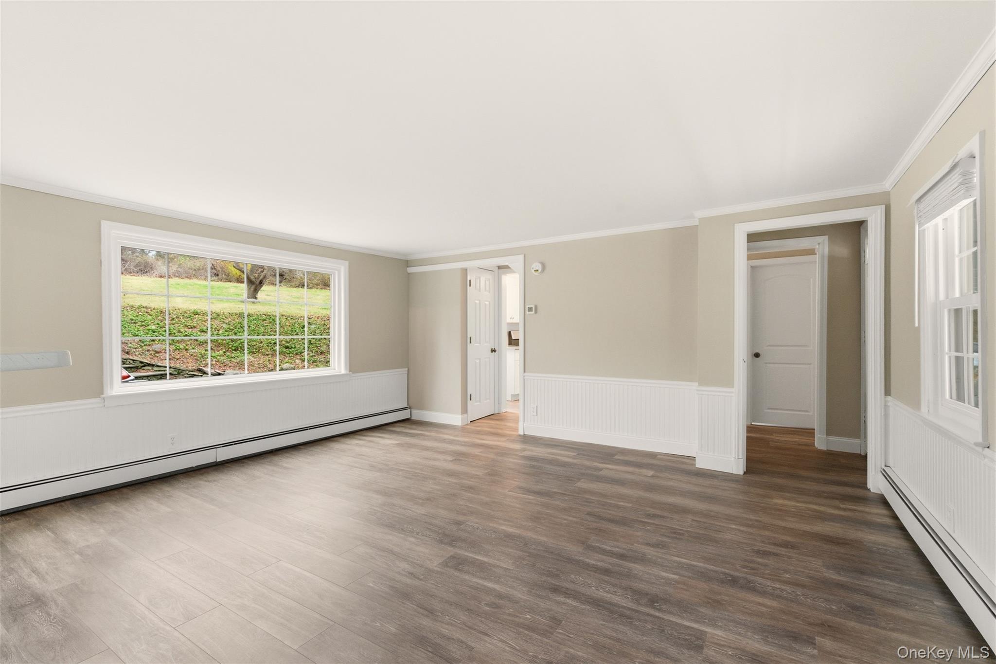 327 W Neck Road
