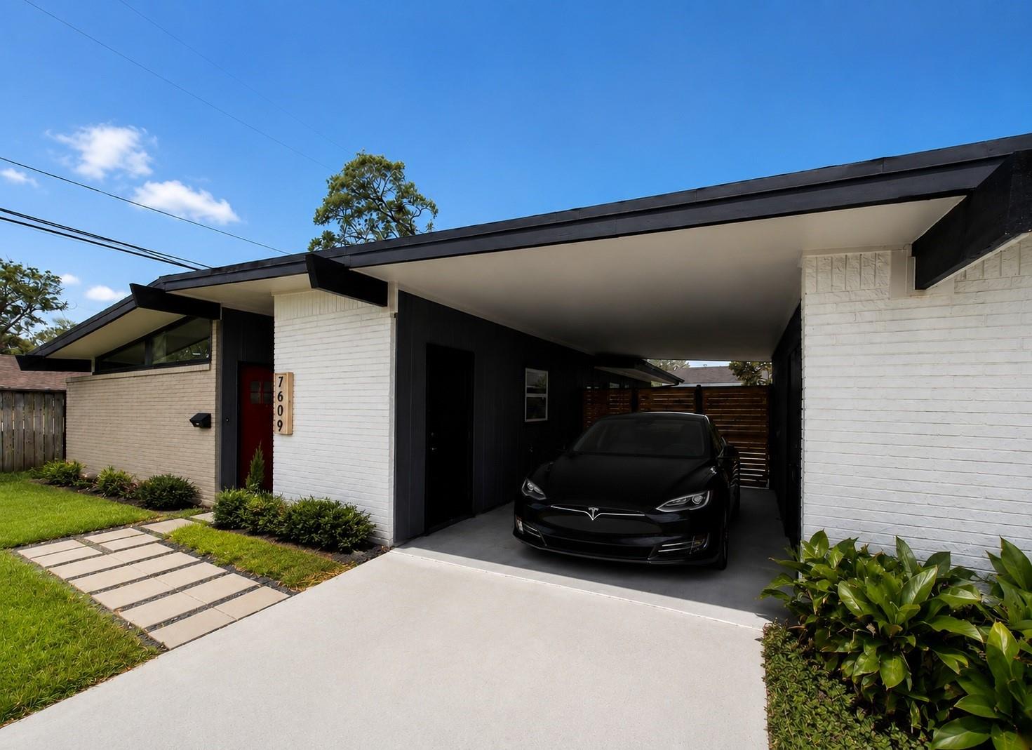 7609 Amelia Road