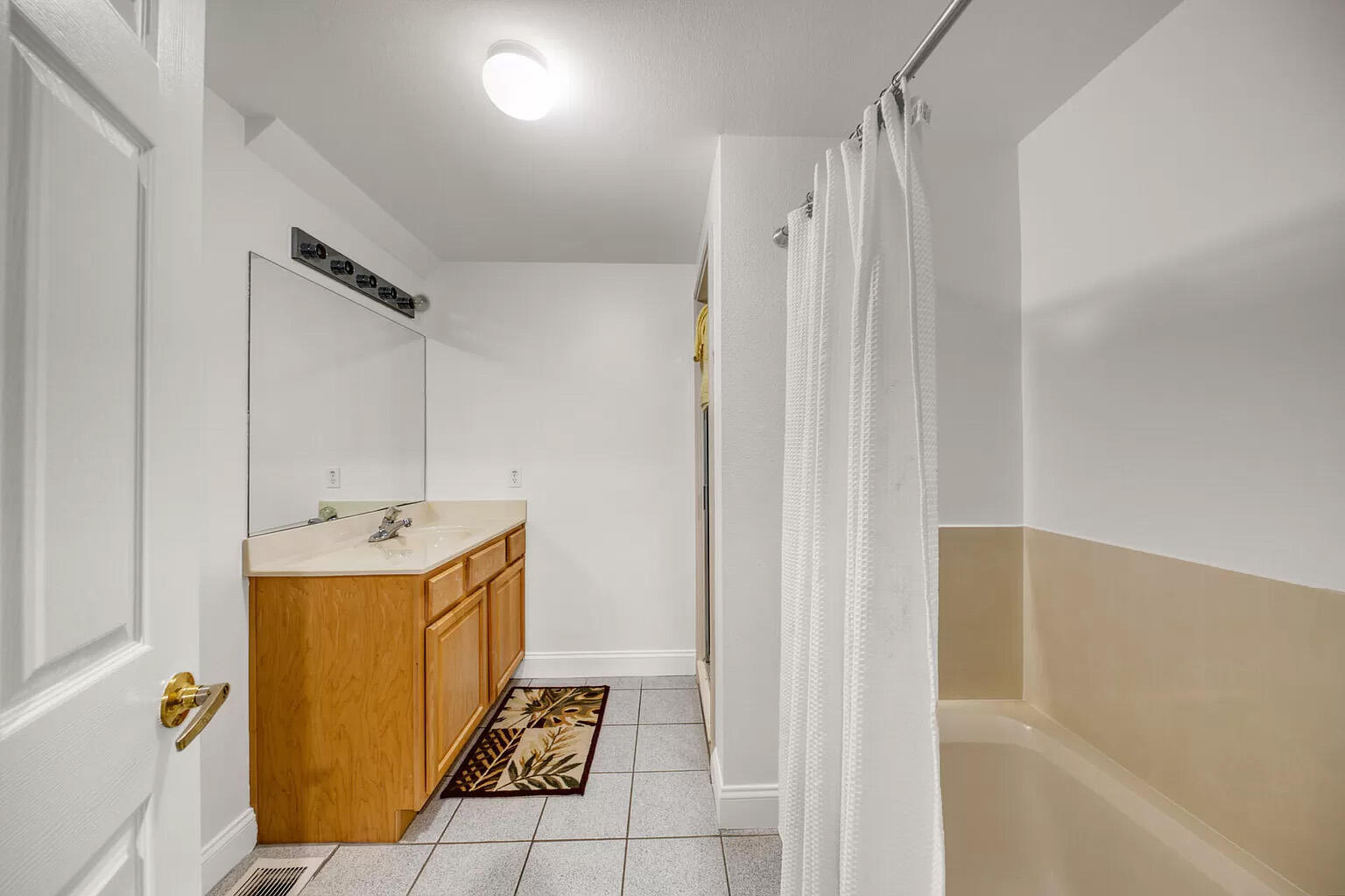 4507 Furling Lane, 303
