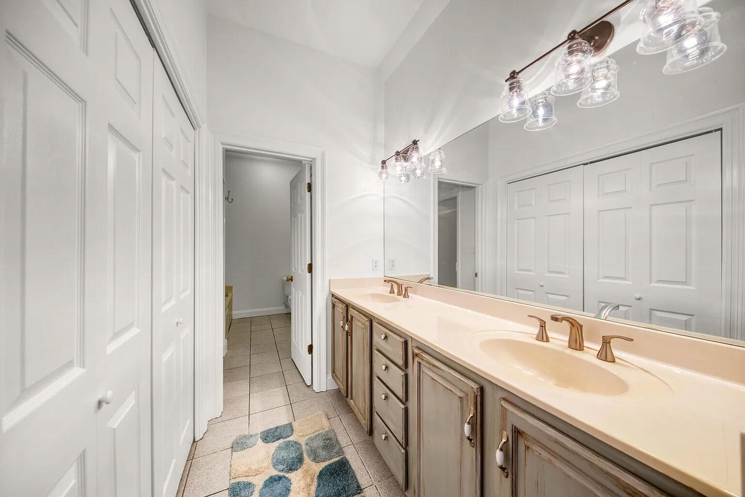 4507 Furling Lane, 303