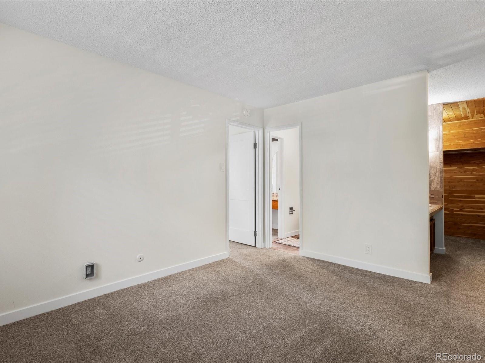 2835 S Monaco Parkway Unit: 1-105