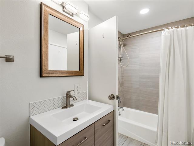 2835 S Monaco Parkway Unit: 1-105