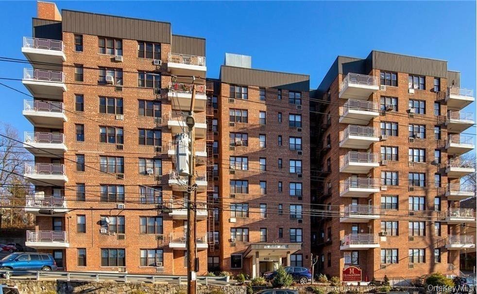 678 Warburton Unit: 6B