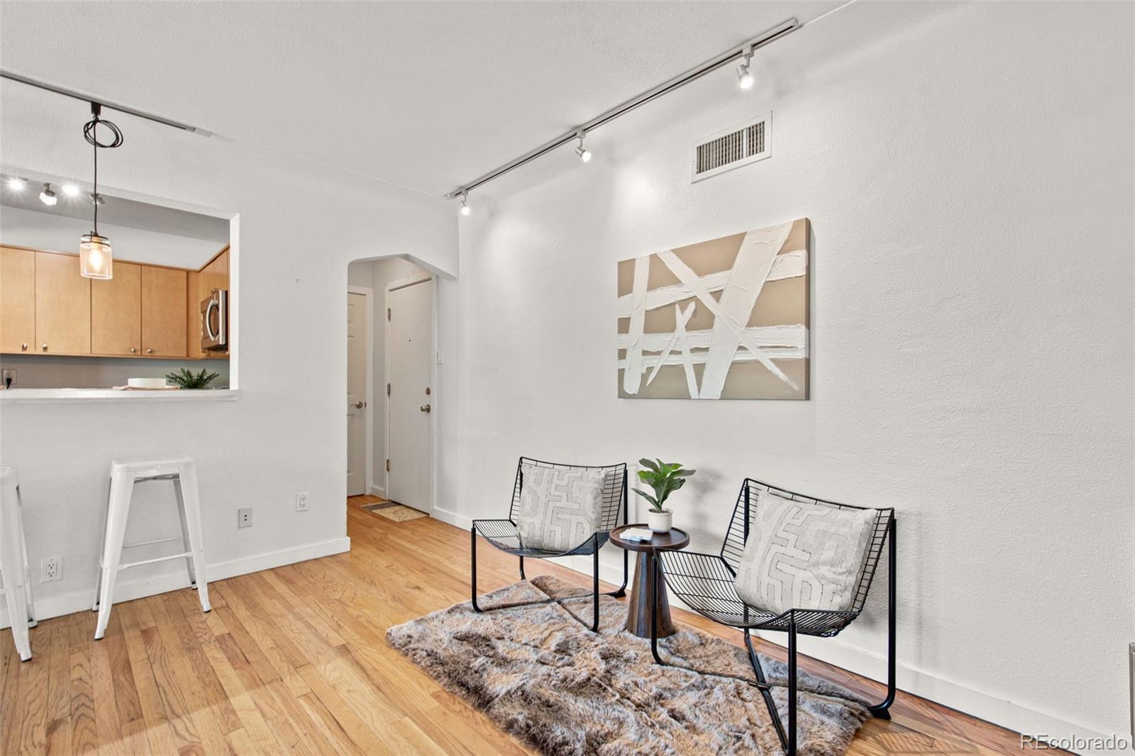 636 N Washington Street Unit: 203