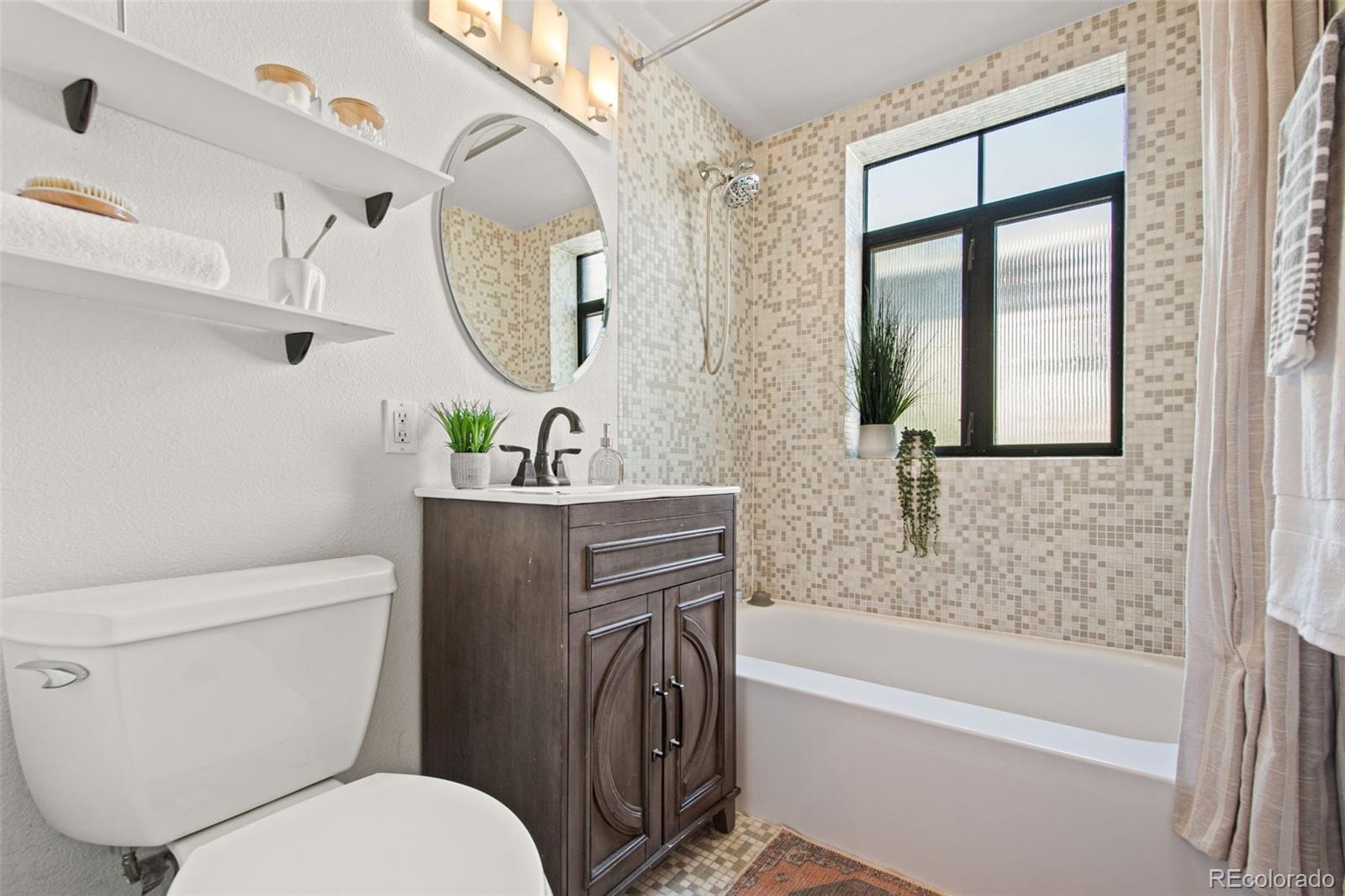 636 N Washington Street Unit: 203