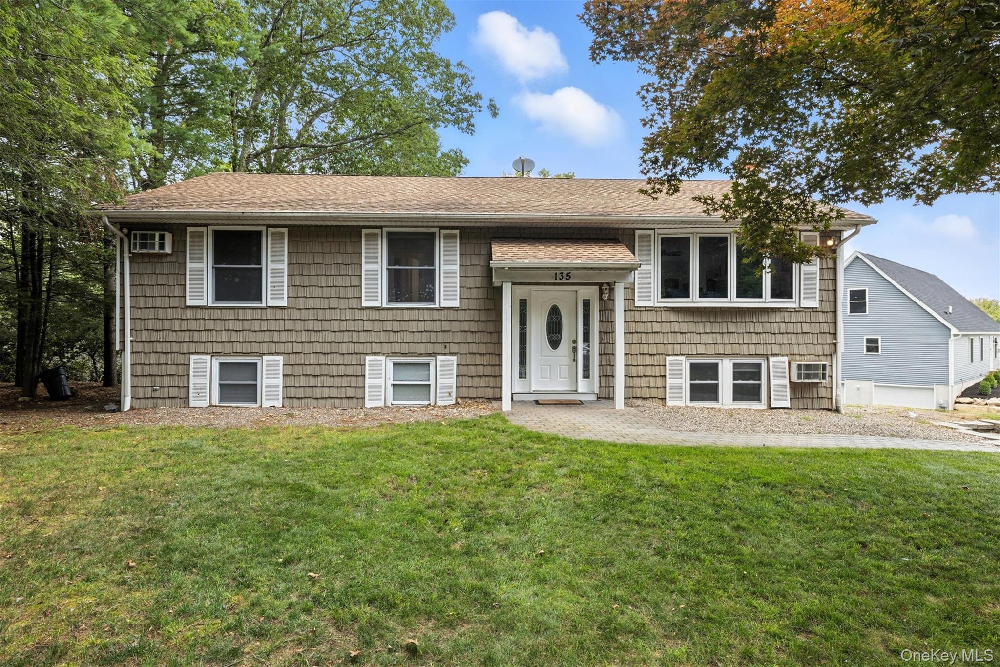 135 Lake Shore Drive E