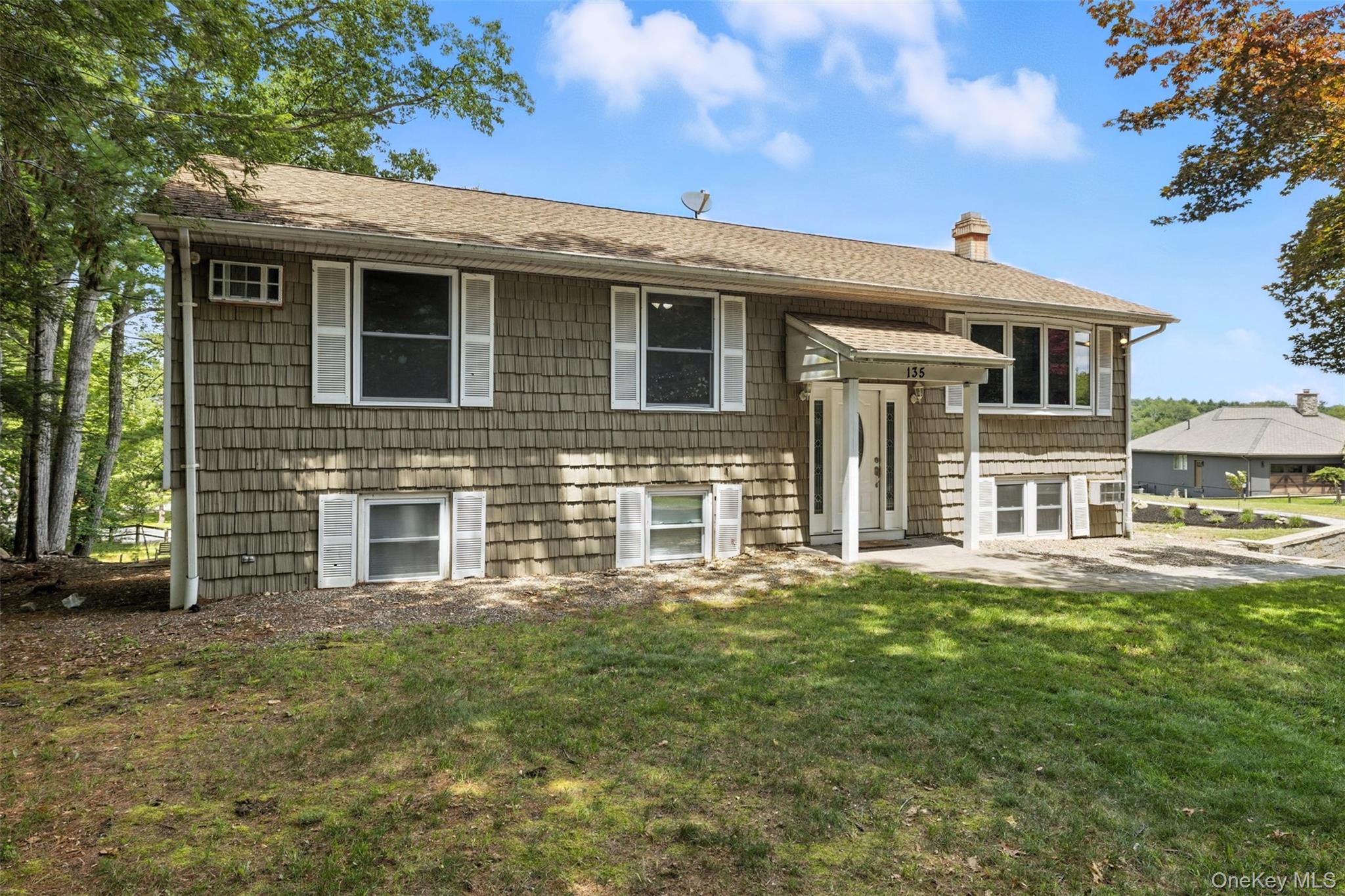 135 Lake Shore Drive E