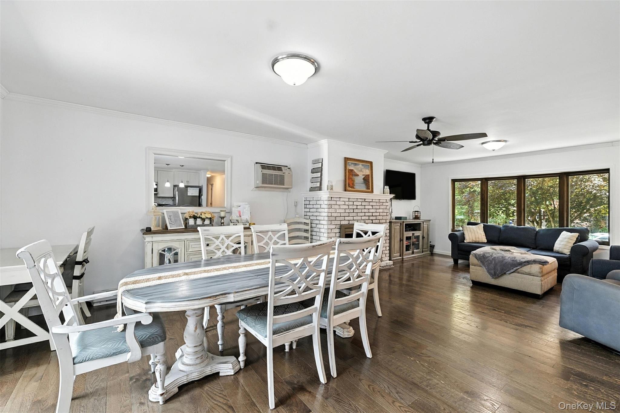 135 Lake Shore Drive E