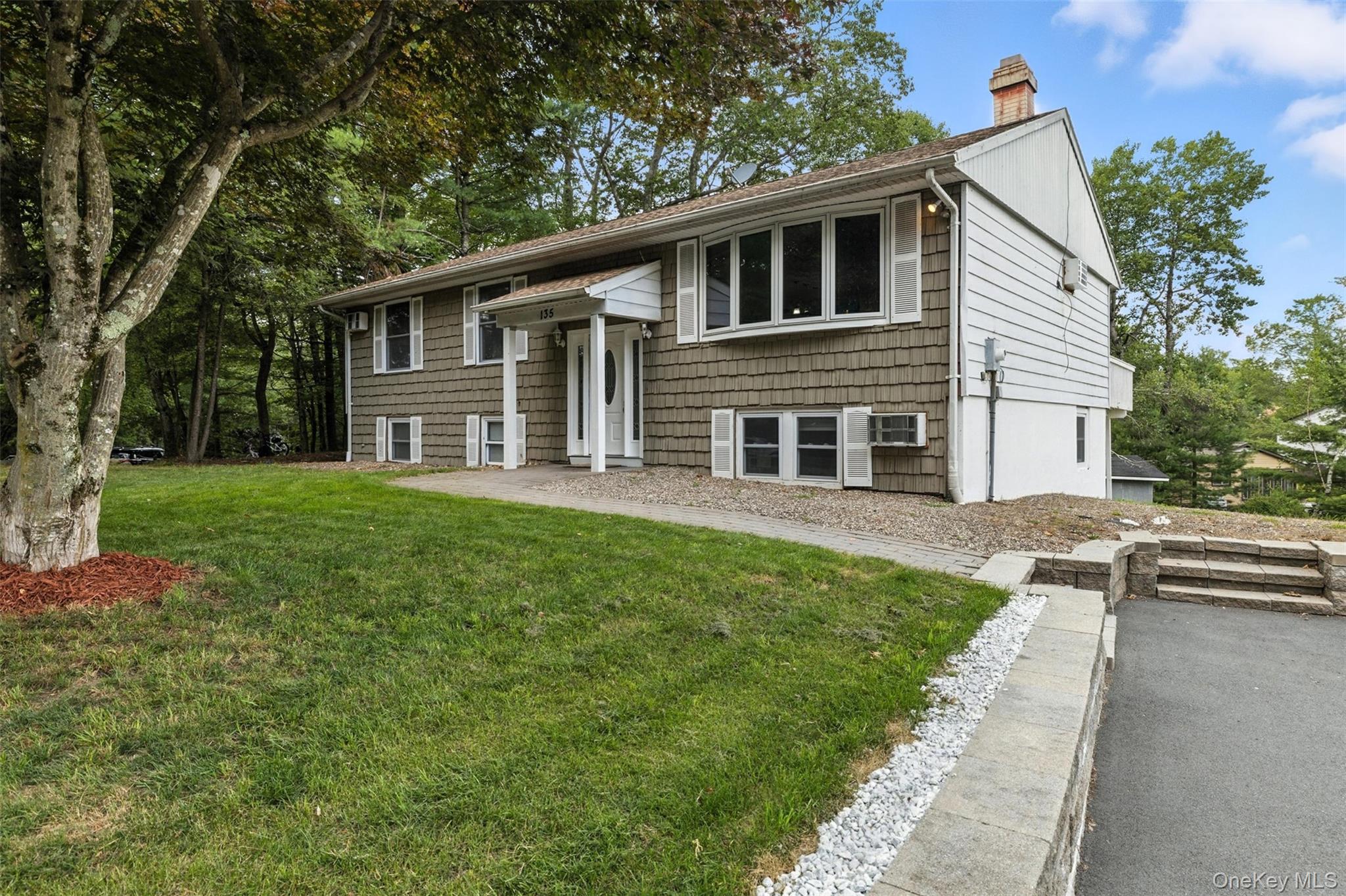 135 Lake Shore Drive E