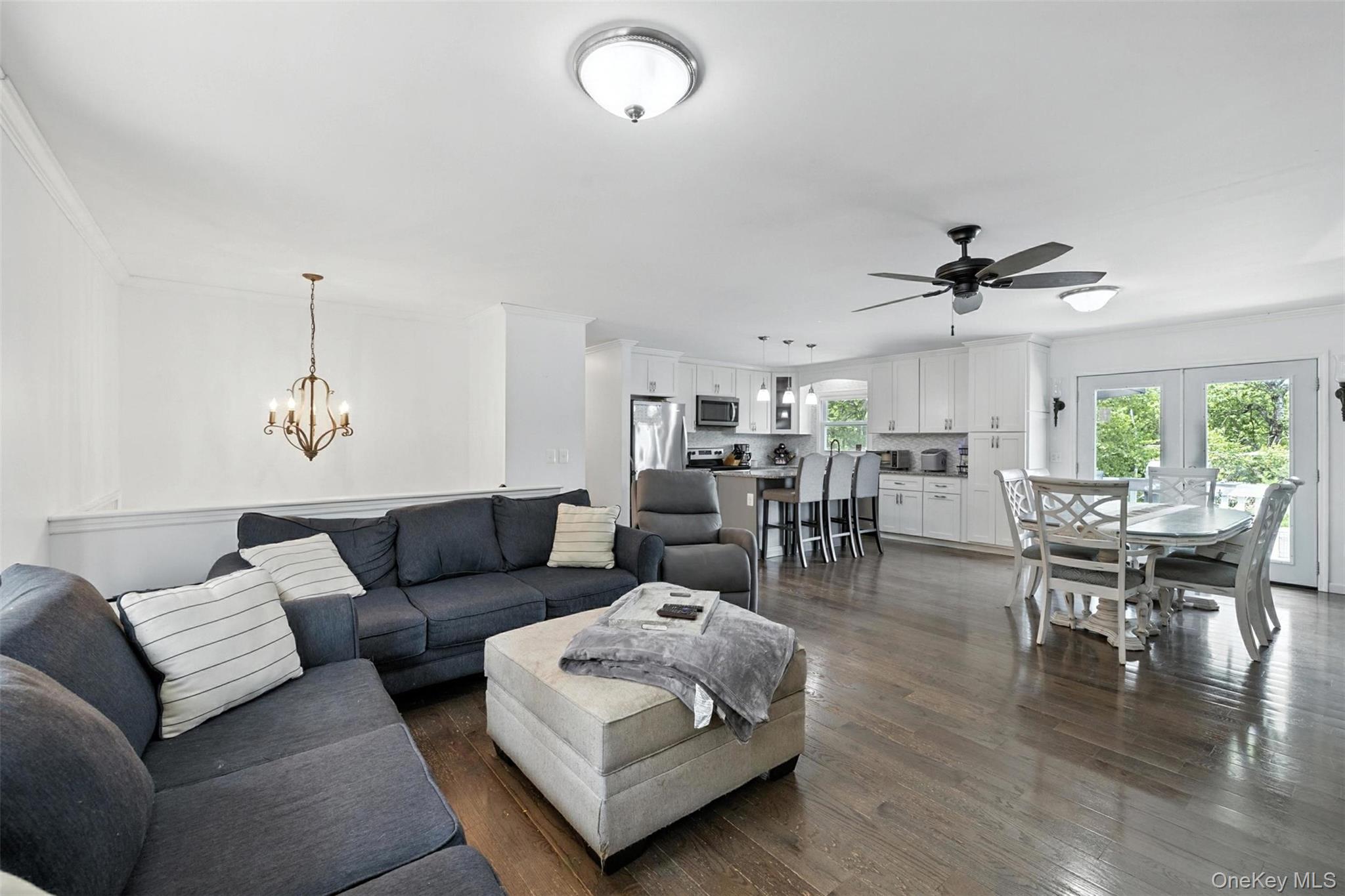 135 Lake Shore Drive E