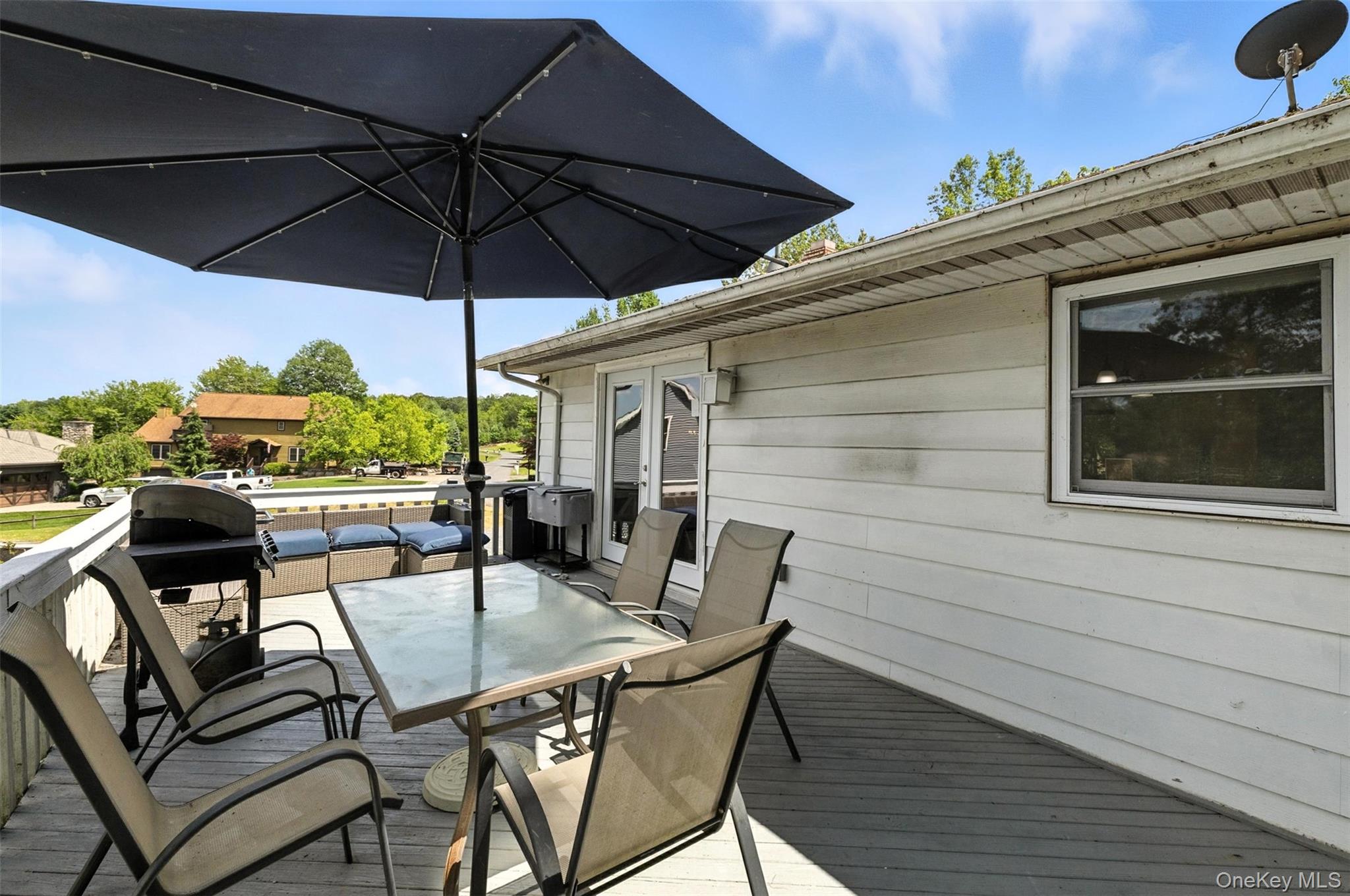 135 Lake Shore Drive E