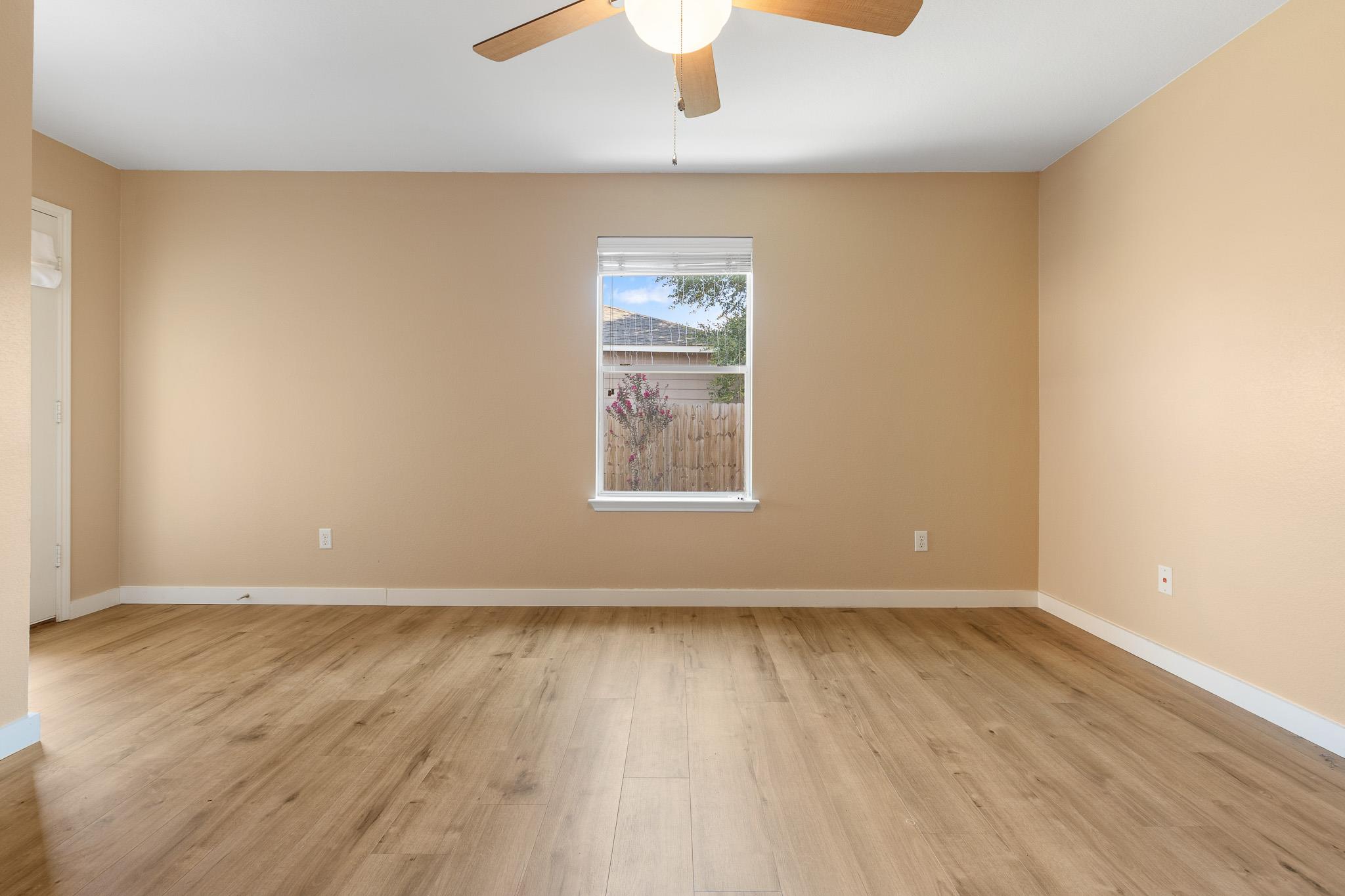 148 Grazing Horse LN