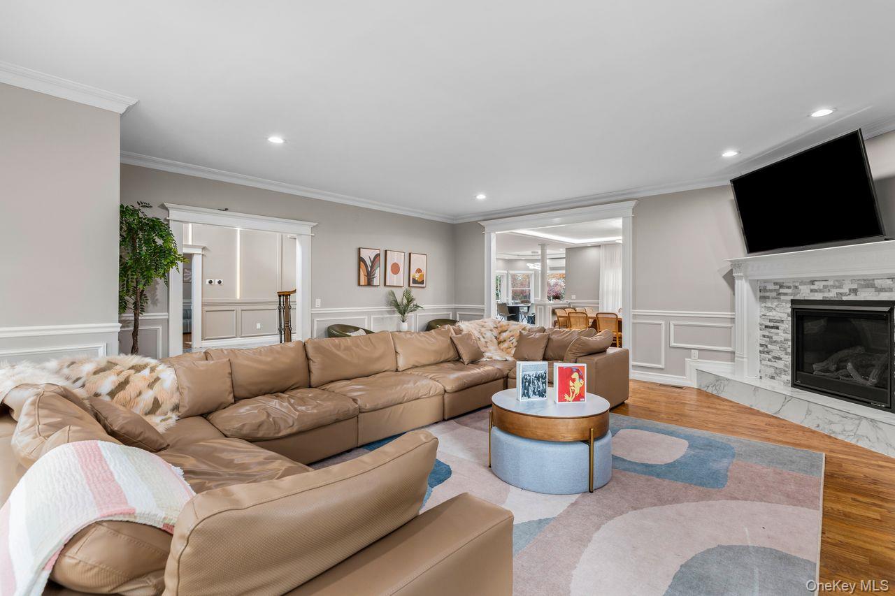 717 W Montauk Highway