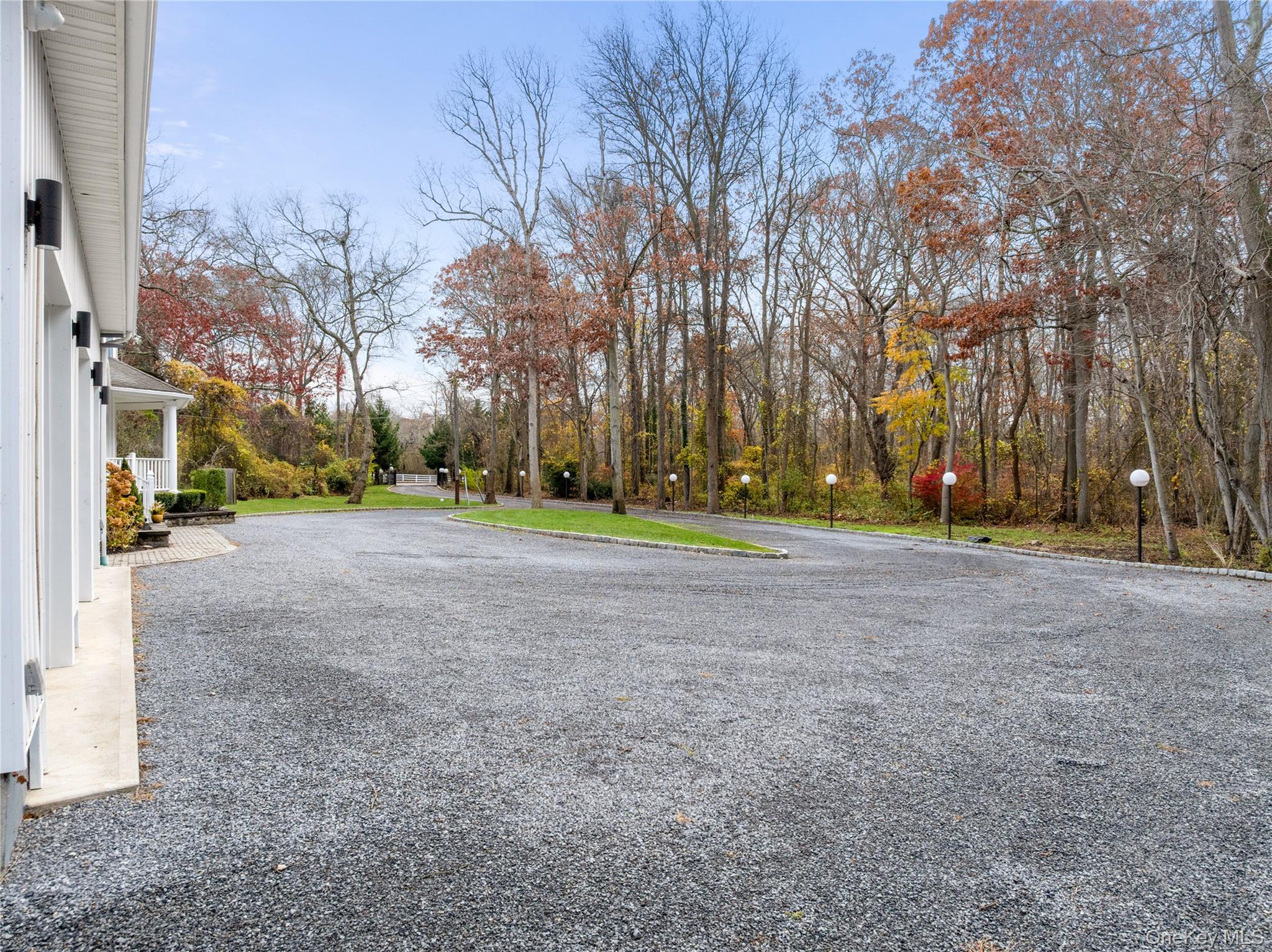 717 W Montauk Highway