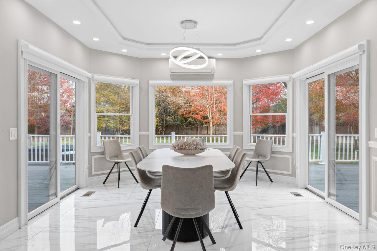 717 W Montauk Highway