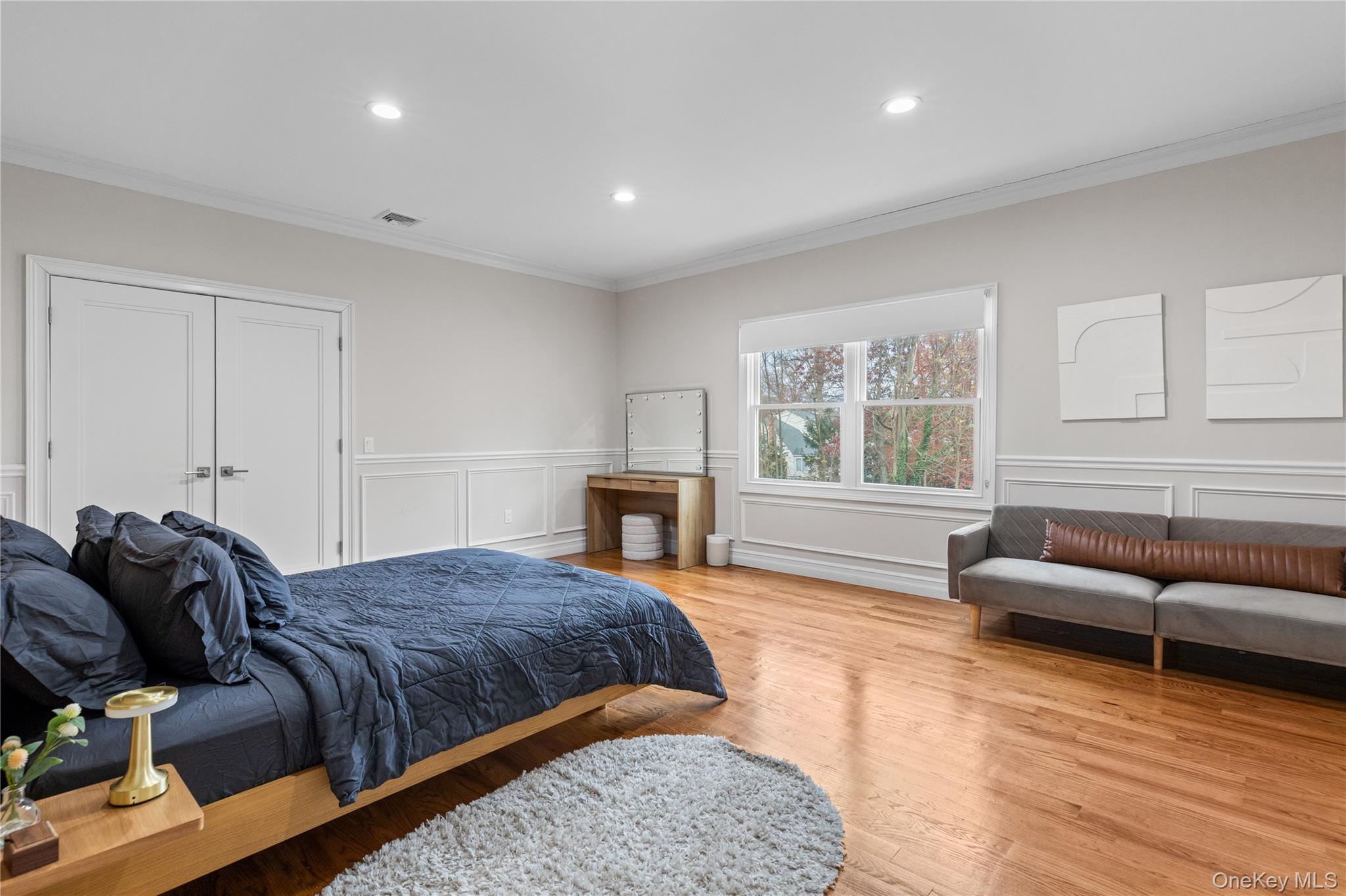 717 W Montauk Highway