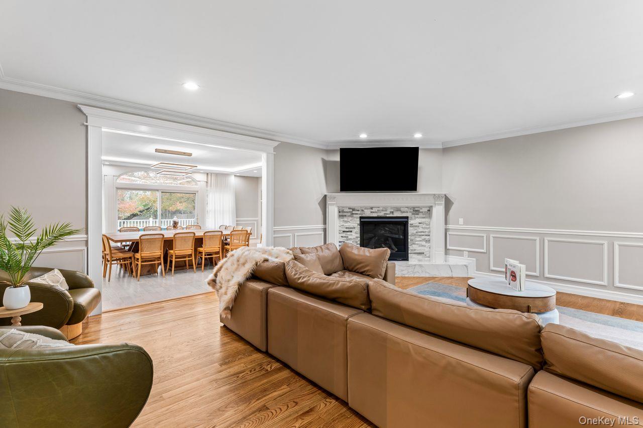 717 W Montauk Highway