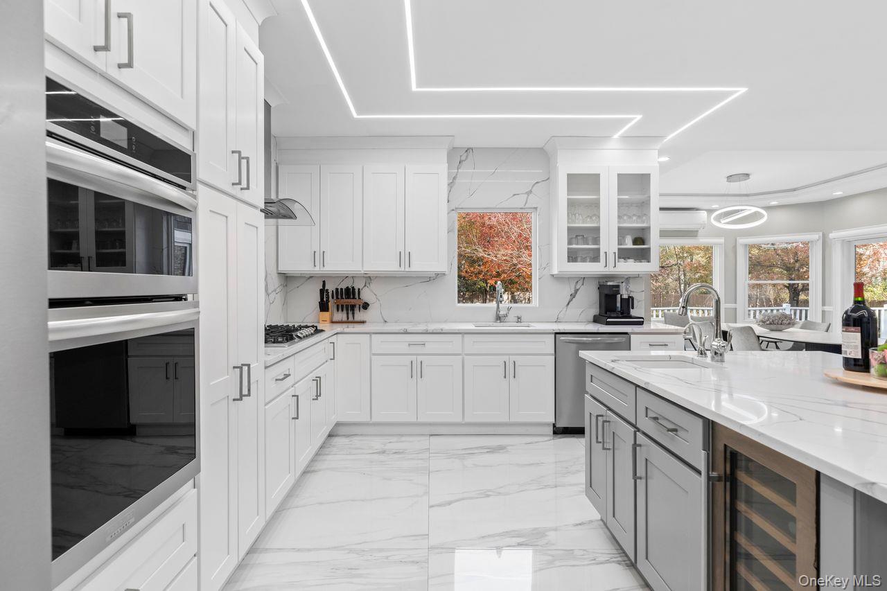 717 W Montauk Highway