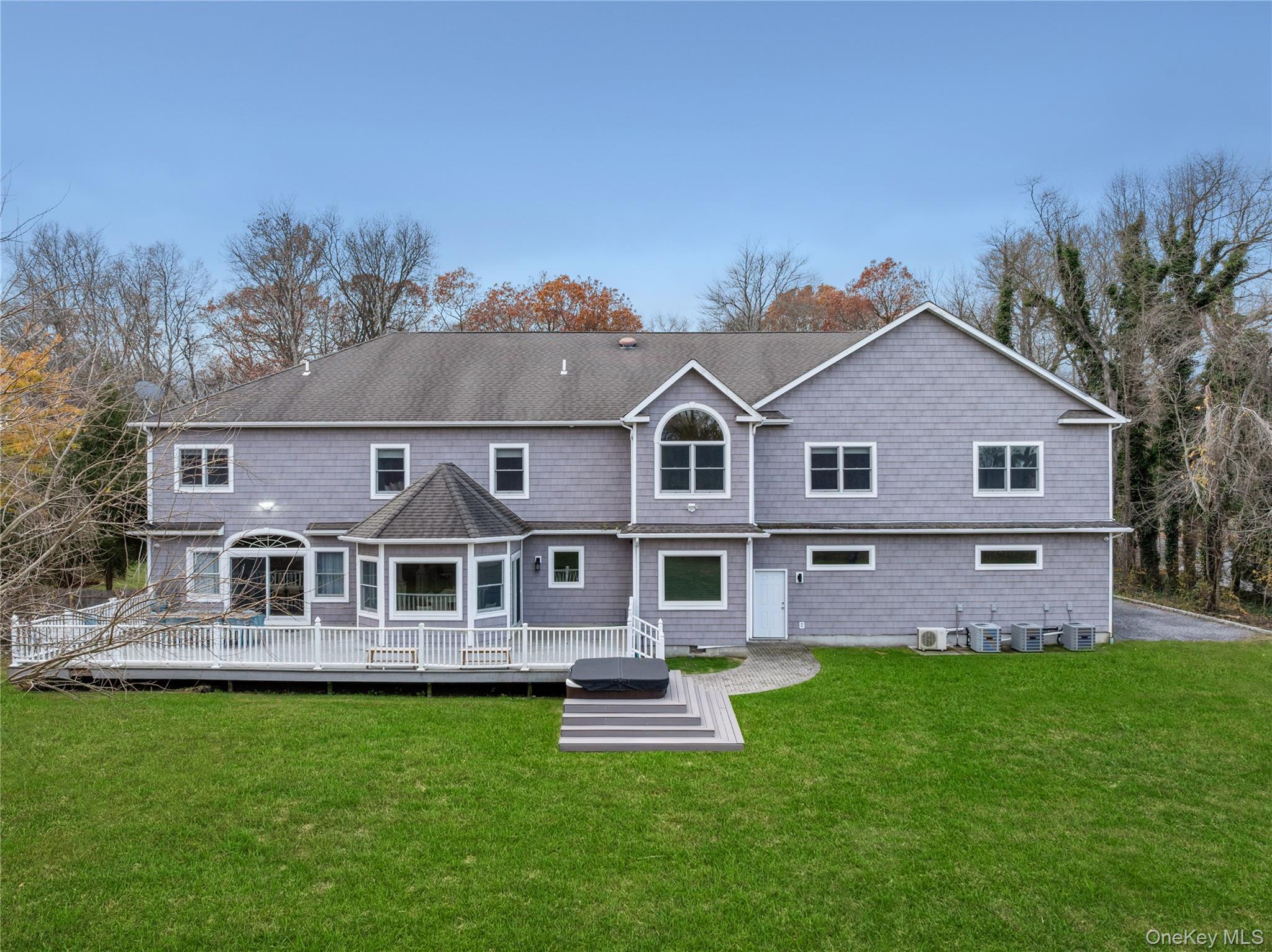 717 W Montauk Highway