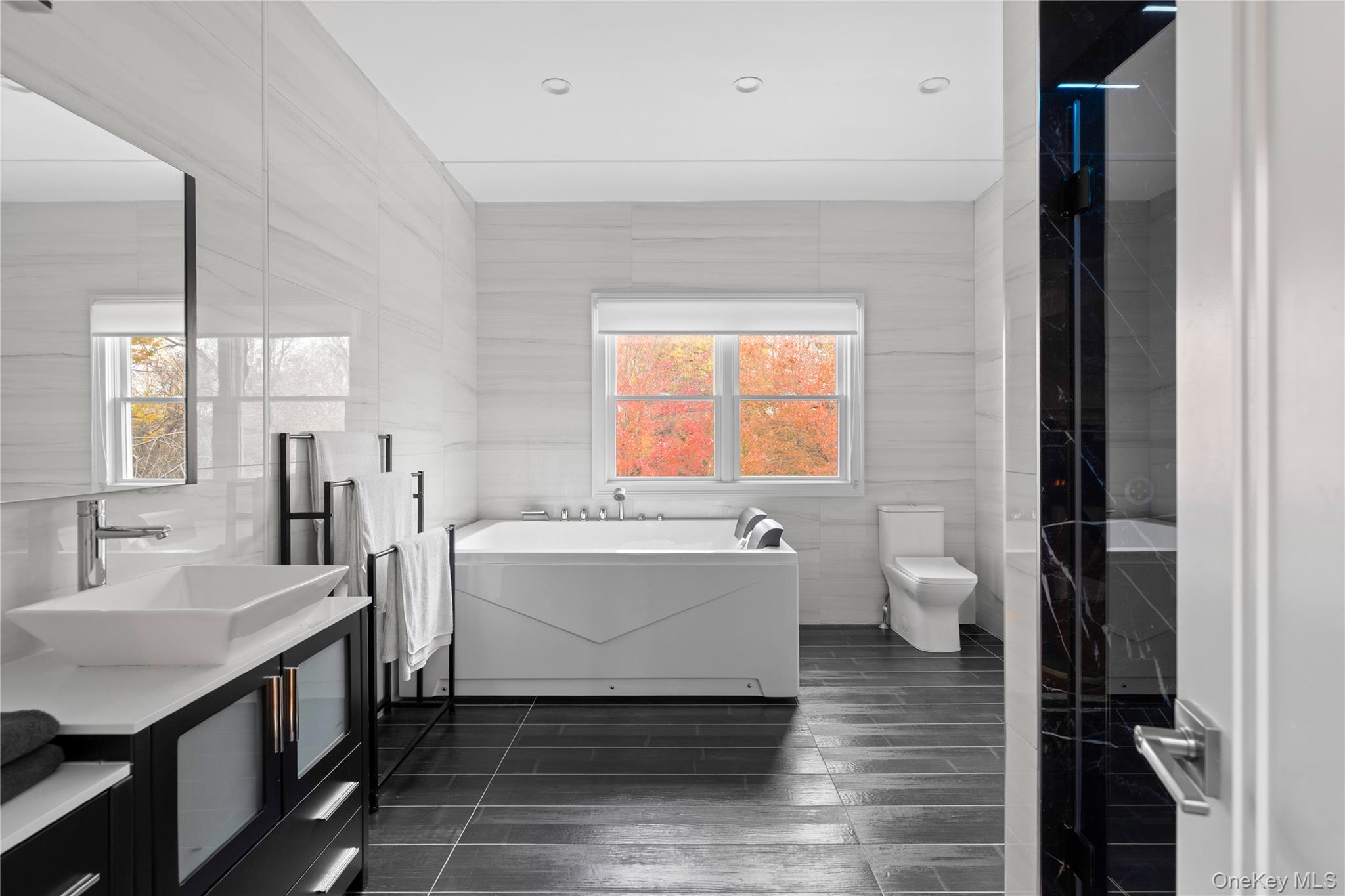 717 W Montauk Highway