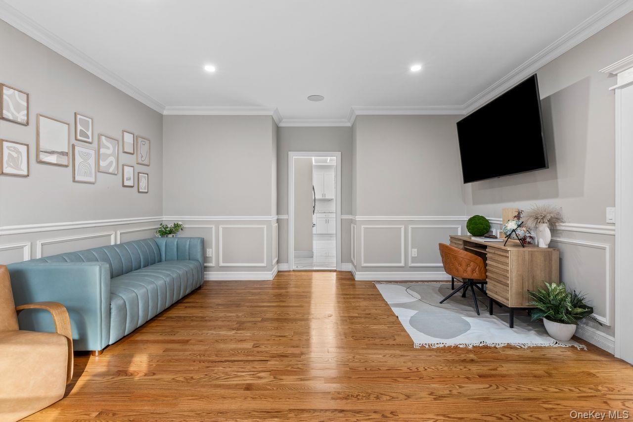 717 W Montauk Highway