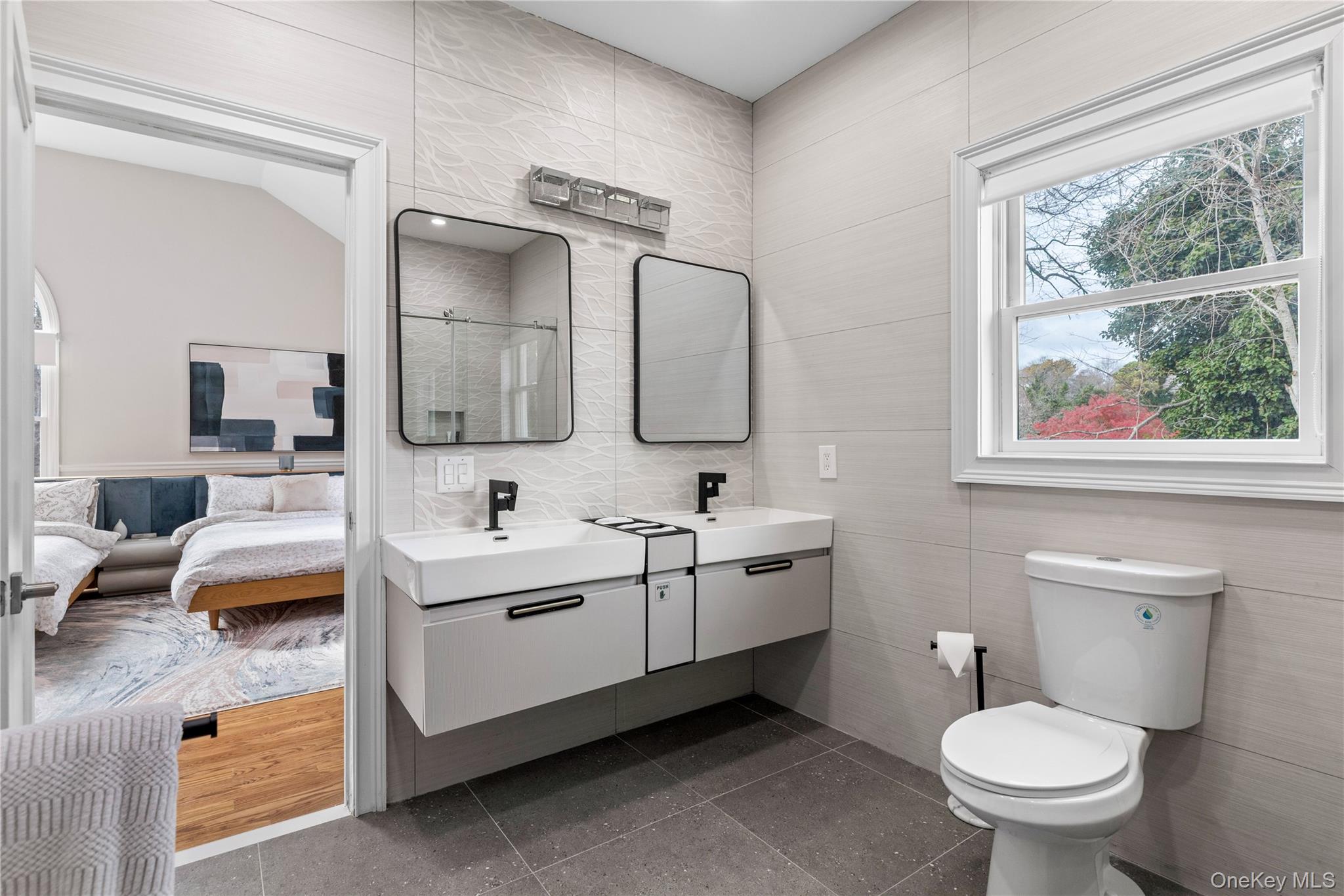 717 W Montauk Highway