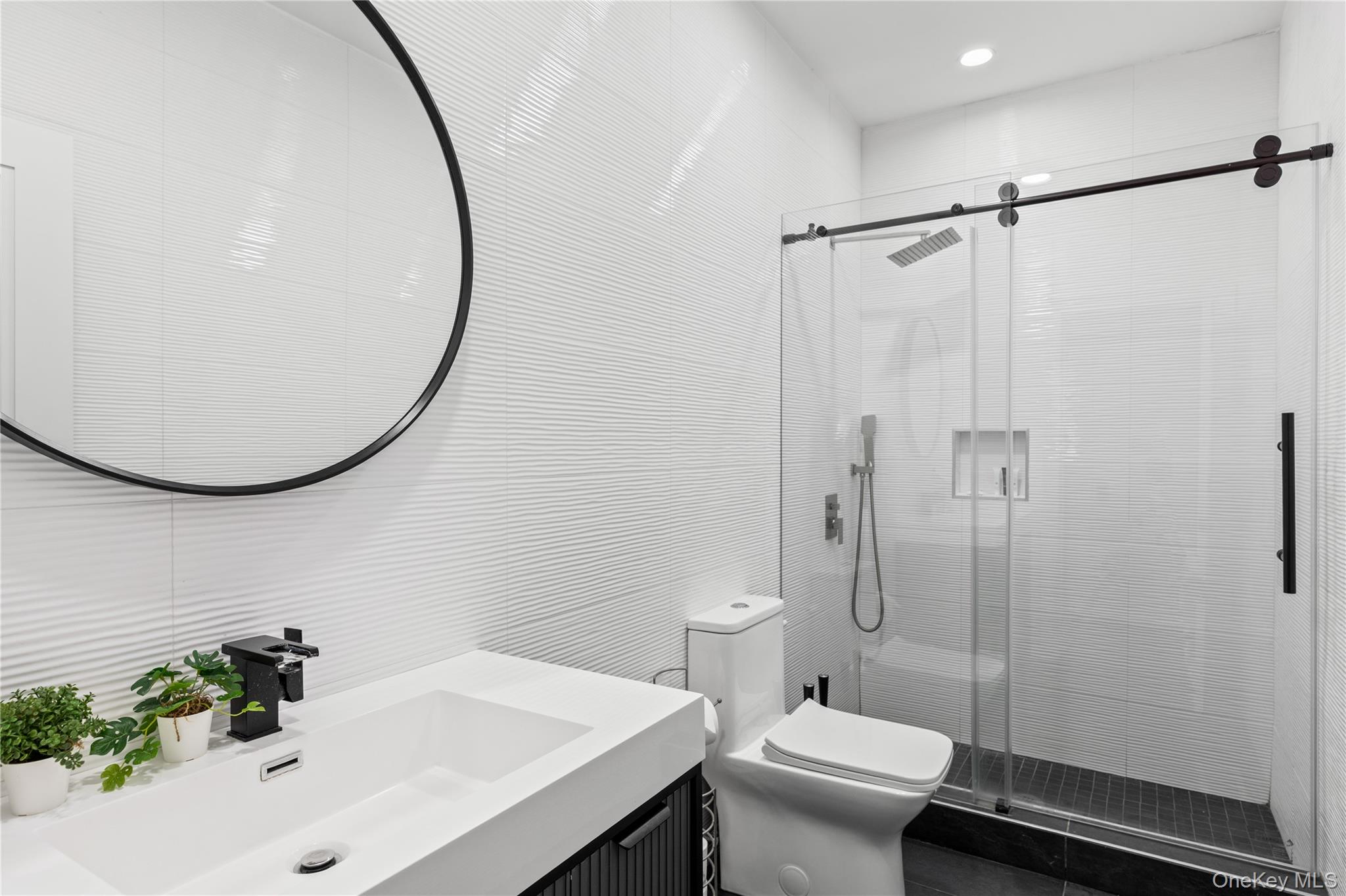 717 W Montauk Highway