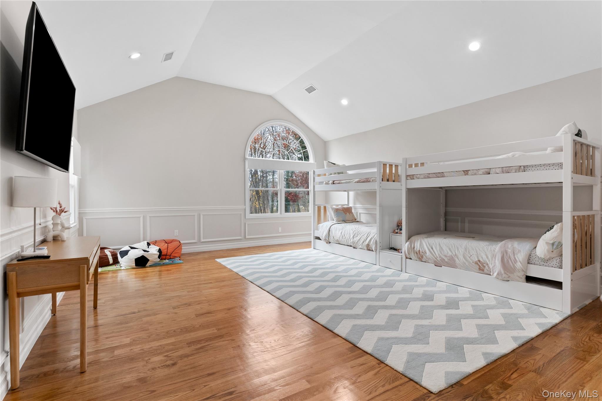 717 W Montauk Highway