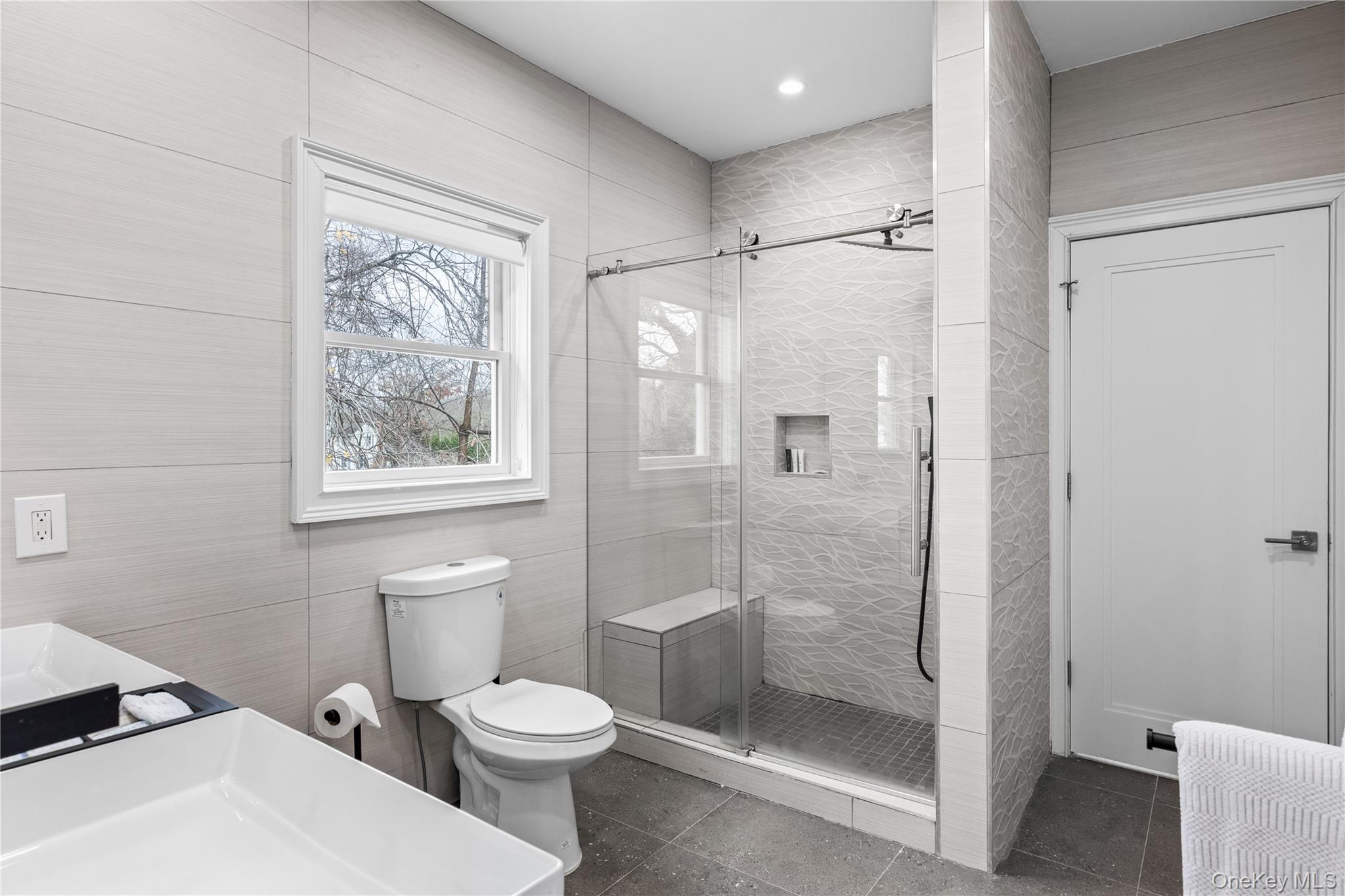 717 W Montauk Highway