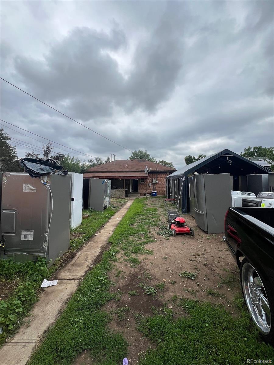 2655 Pontiac Street