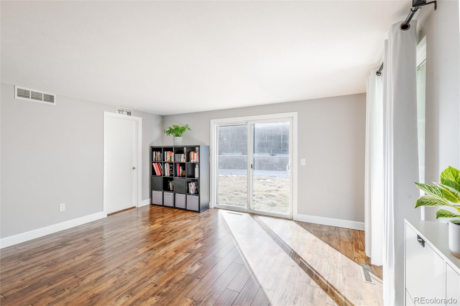 6308 W 92nd Place
