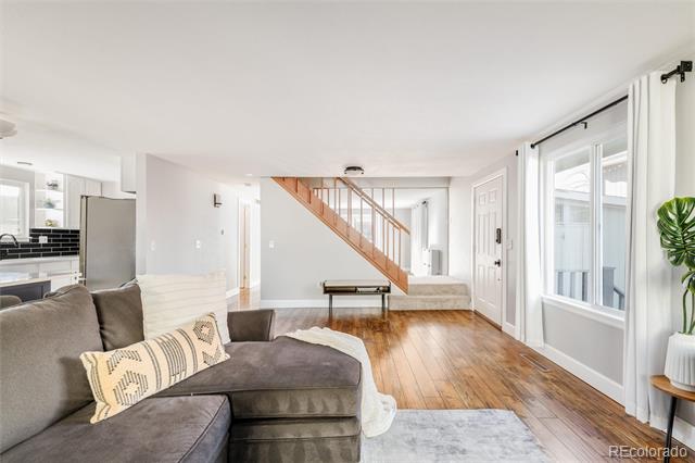 6308 W 92nd Place