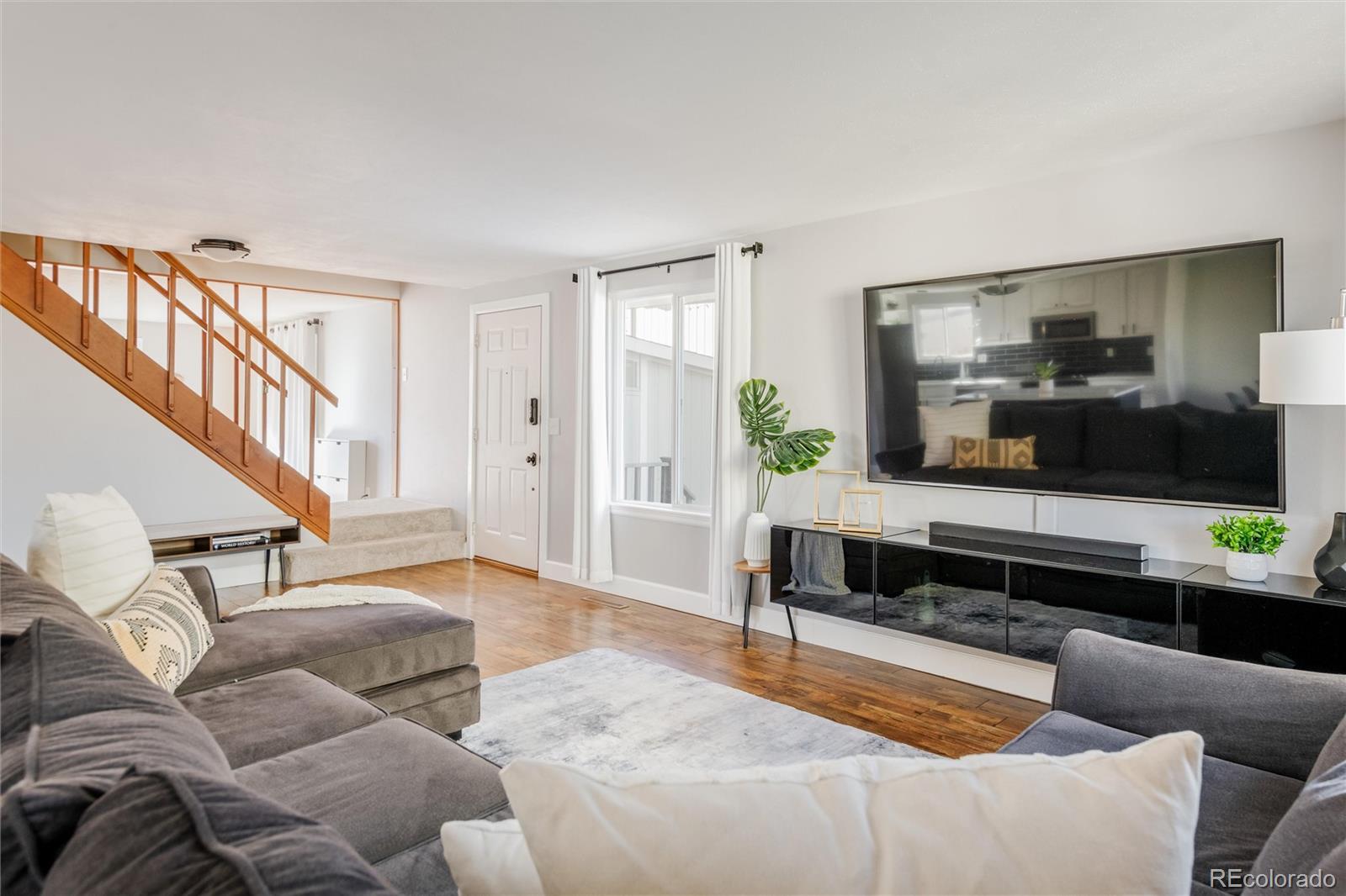 6308 W 92nd Place