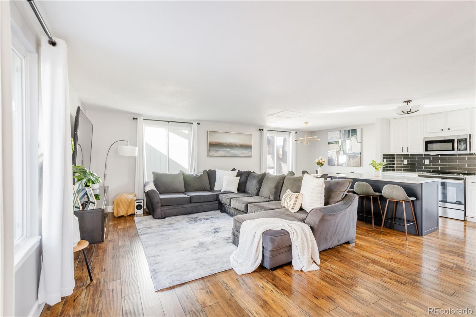 6308 W 92nd Place