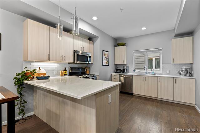 2725 W 25th Unit: 7