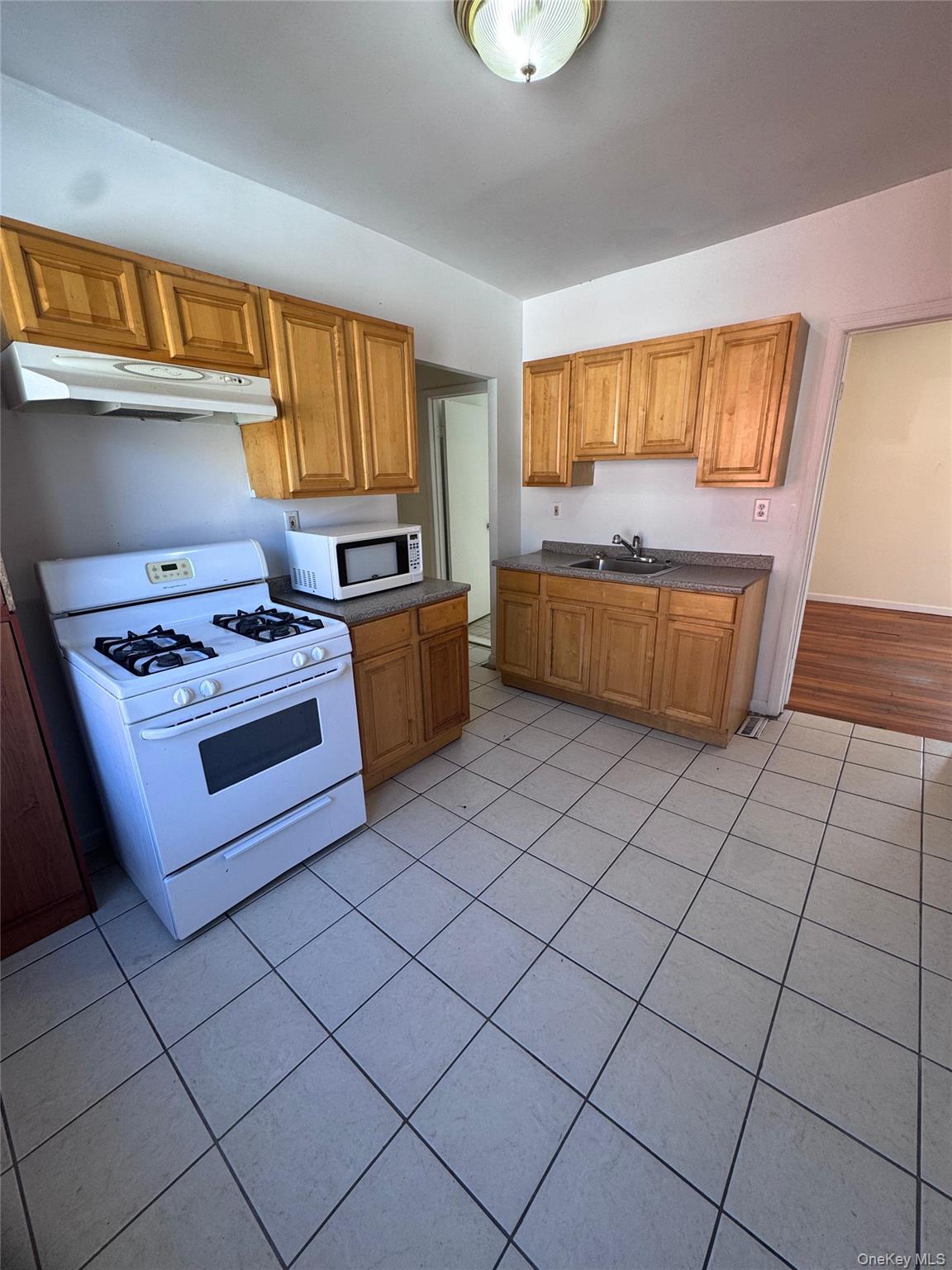 4 Gray Street Unit: Apt #2