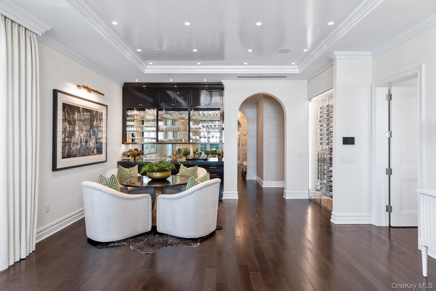 6000 Royal Court Unit: PENTHOUSE